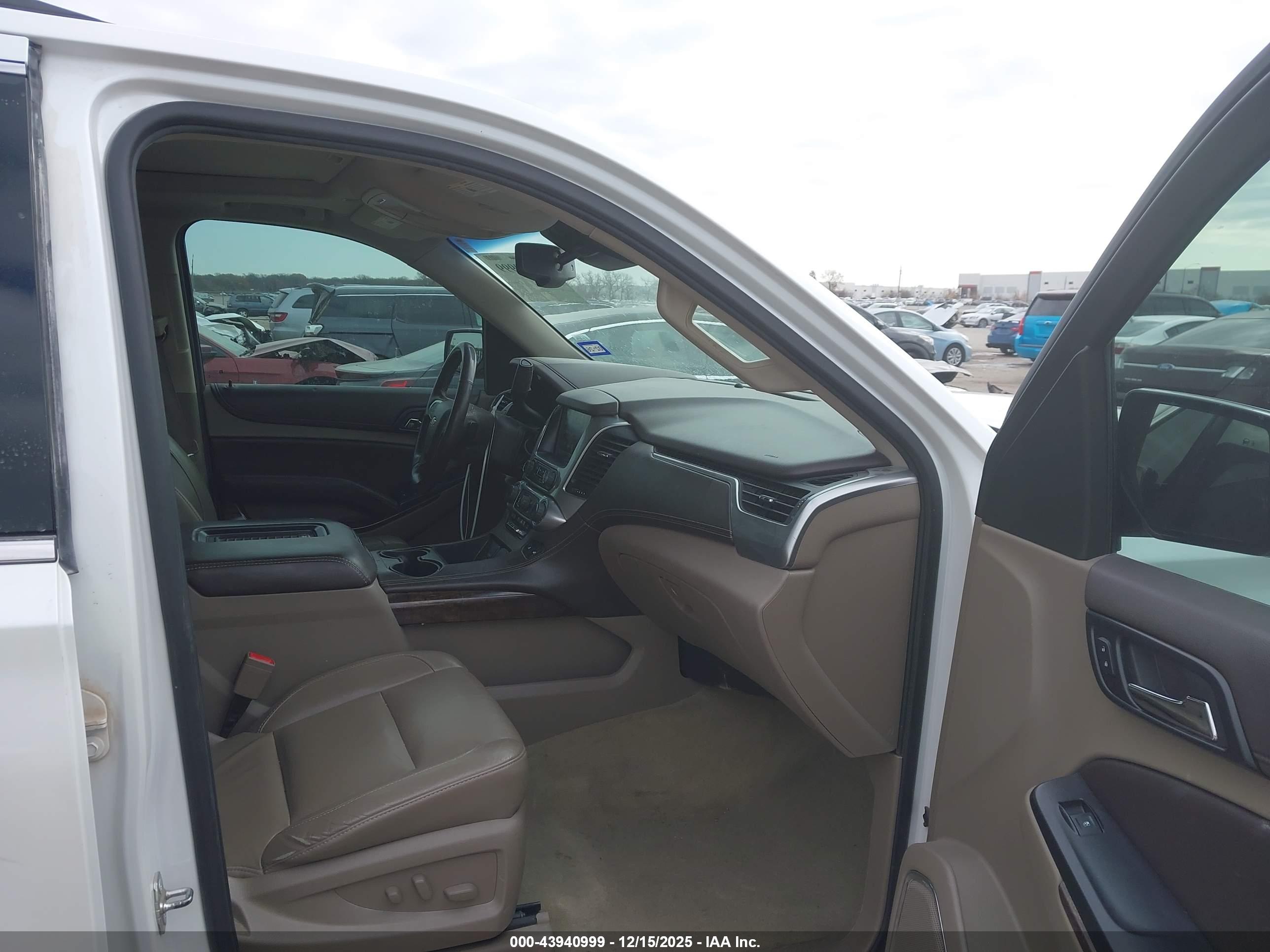 CHEVROLET TAHOE image 5