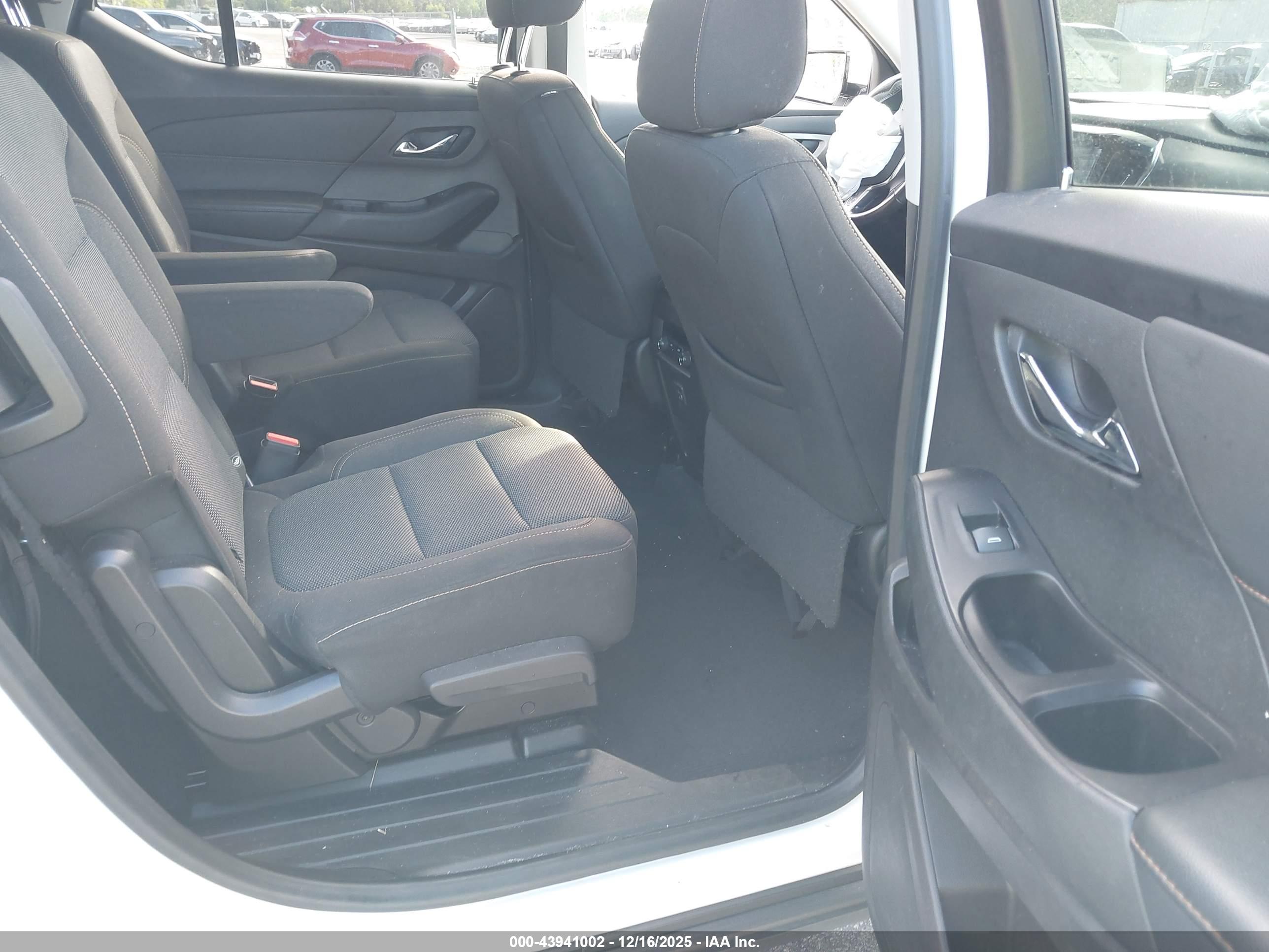 CHEVROLET TRAVERSE image 8
