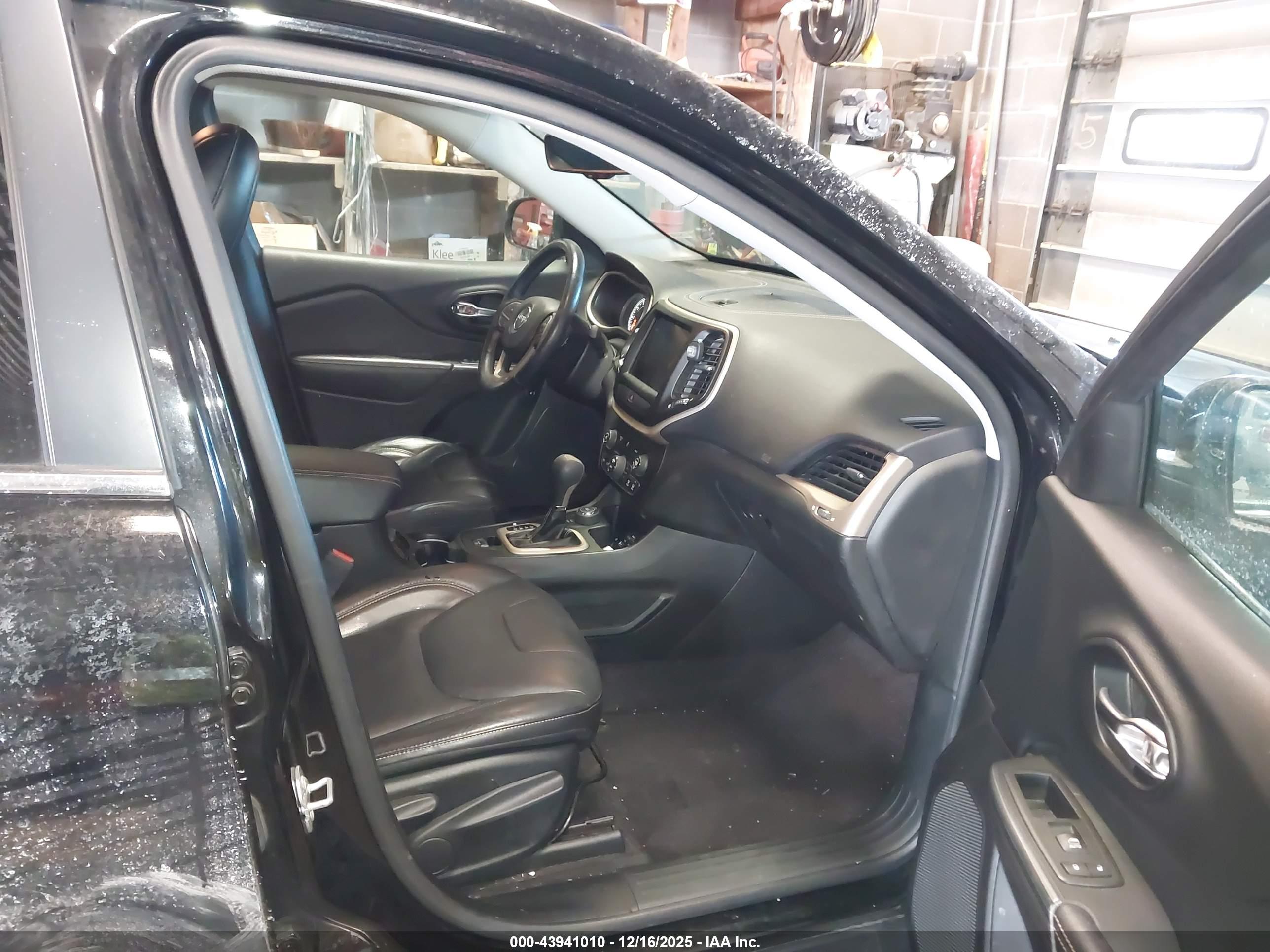 JEEP CHEROKEE image 5