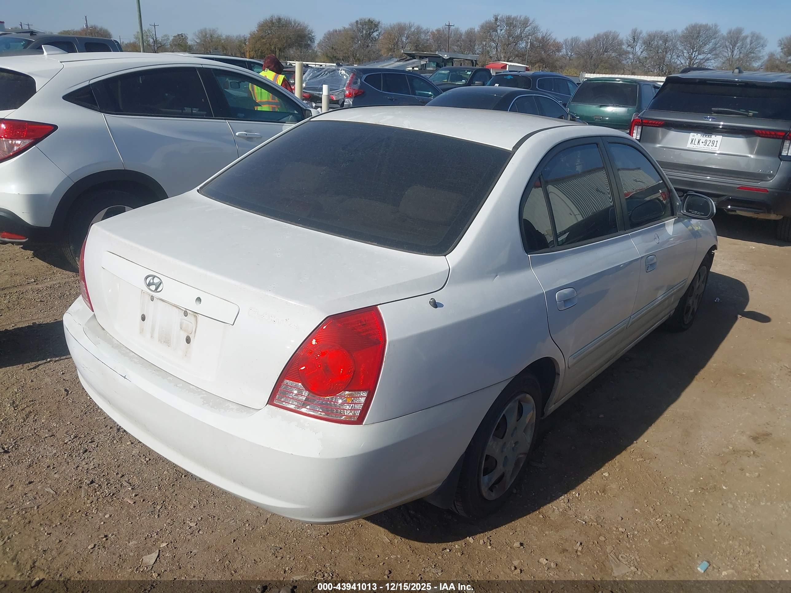 HYUNDAI ELANTRA image 2