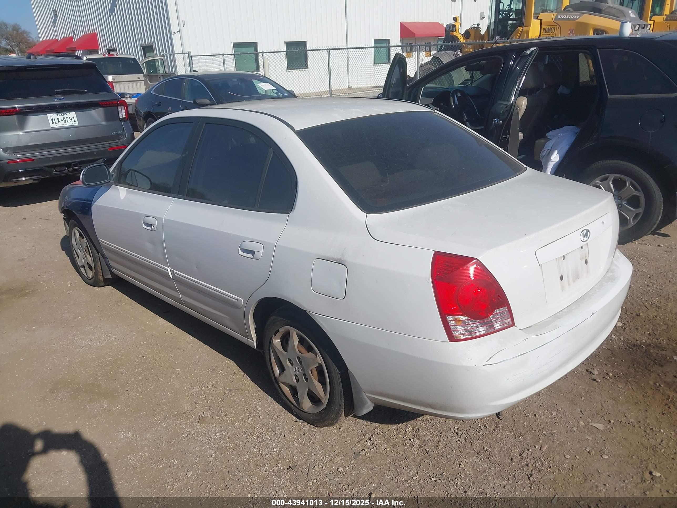 HYUNDAI ELANTRA image 3