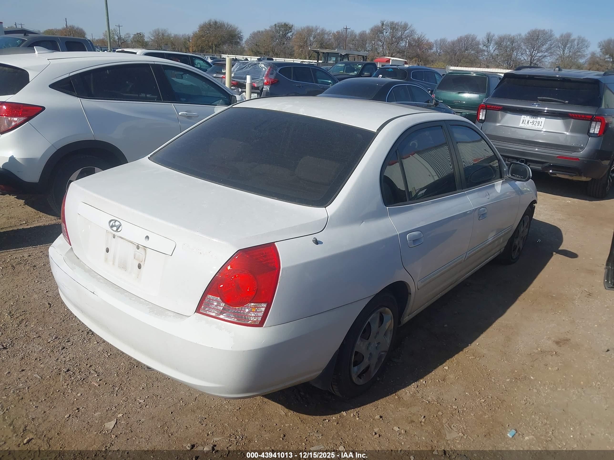 HYUNDAI ELANTRA image 4