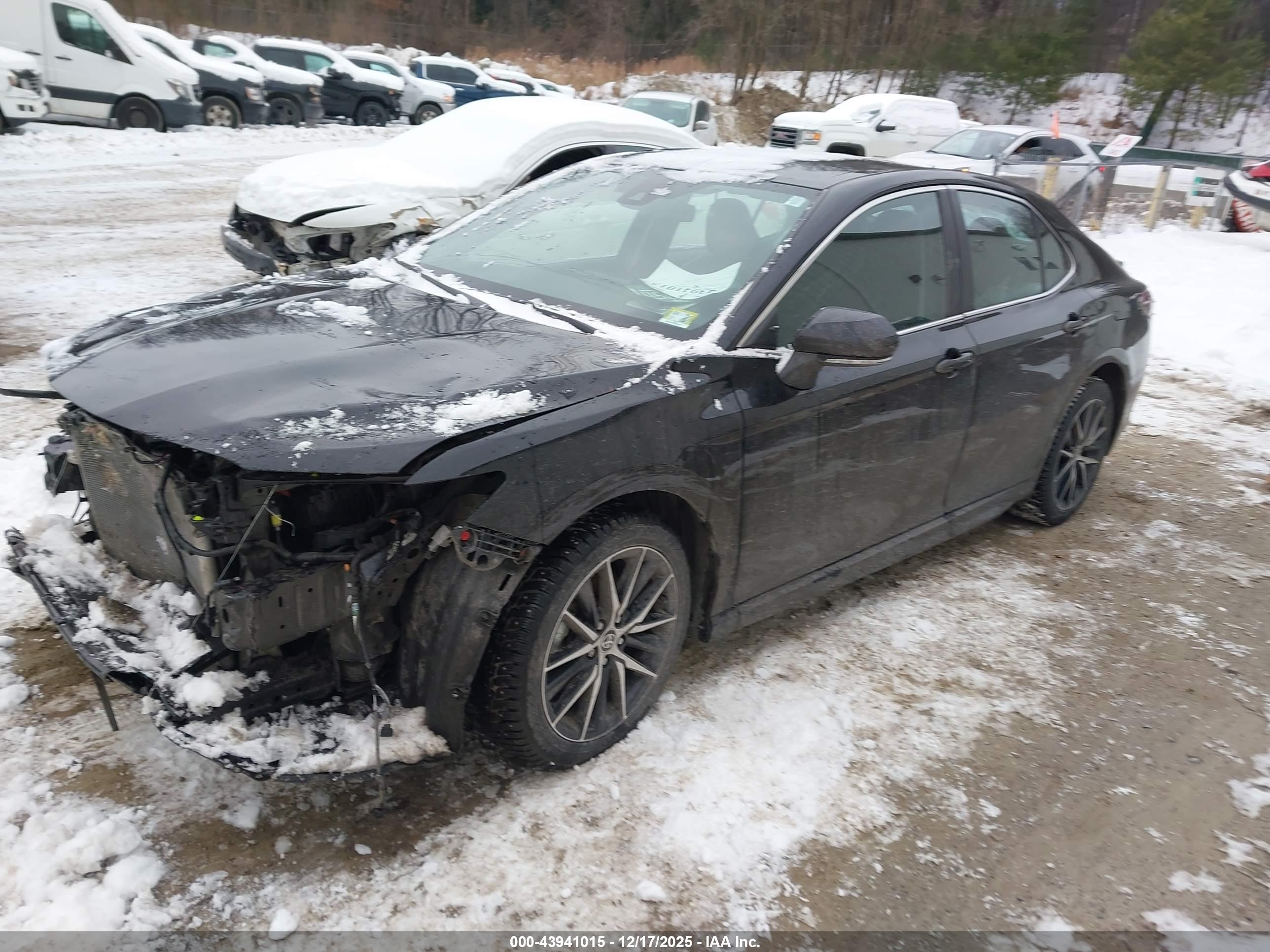 TOYOTA CAMRY image 2