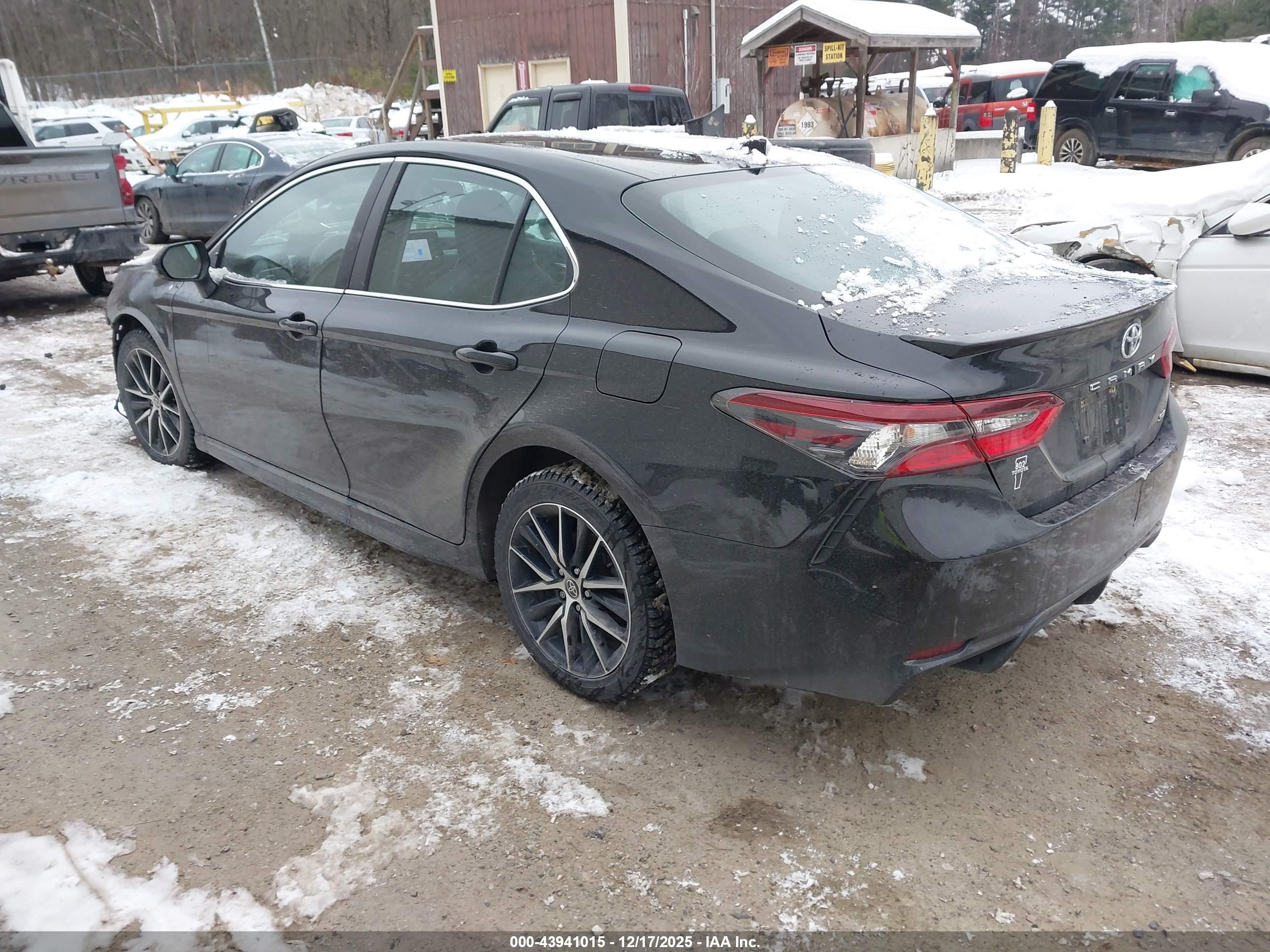 TOYOTA CAMRY image 3