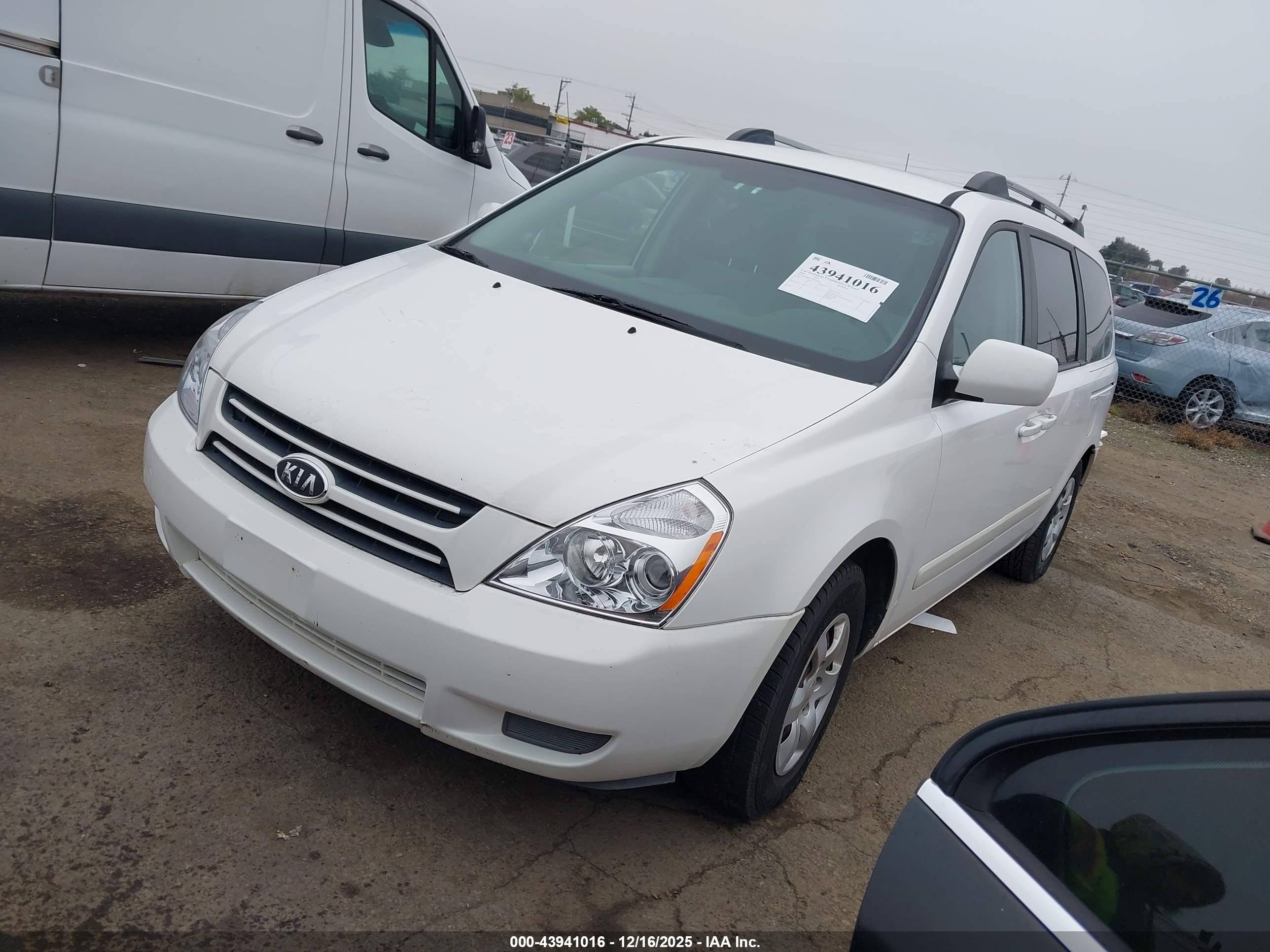 KIA SEDONA image 2