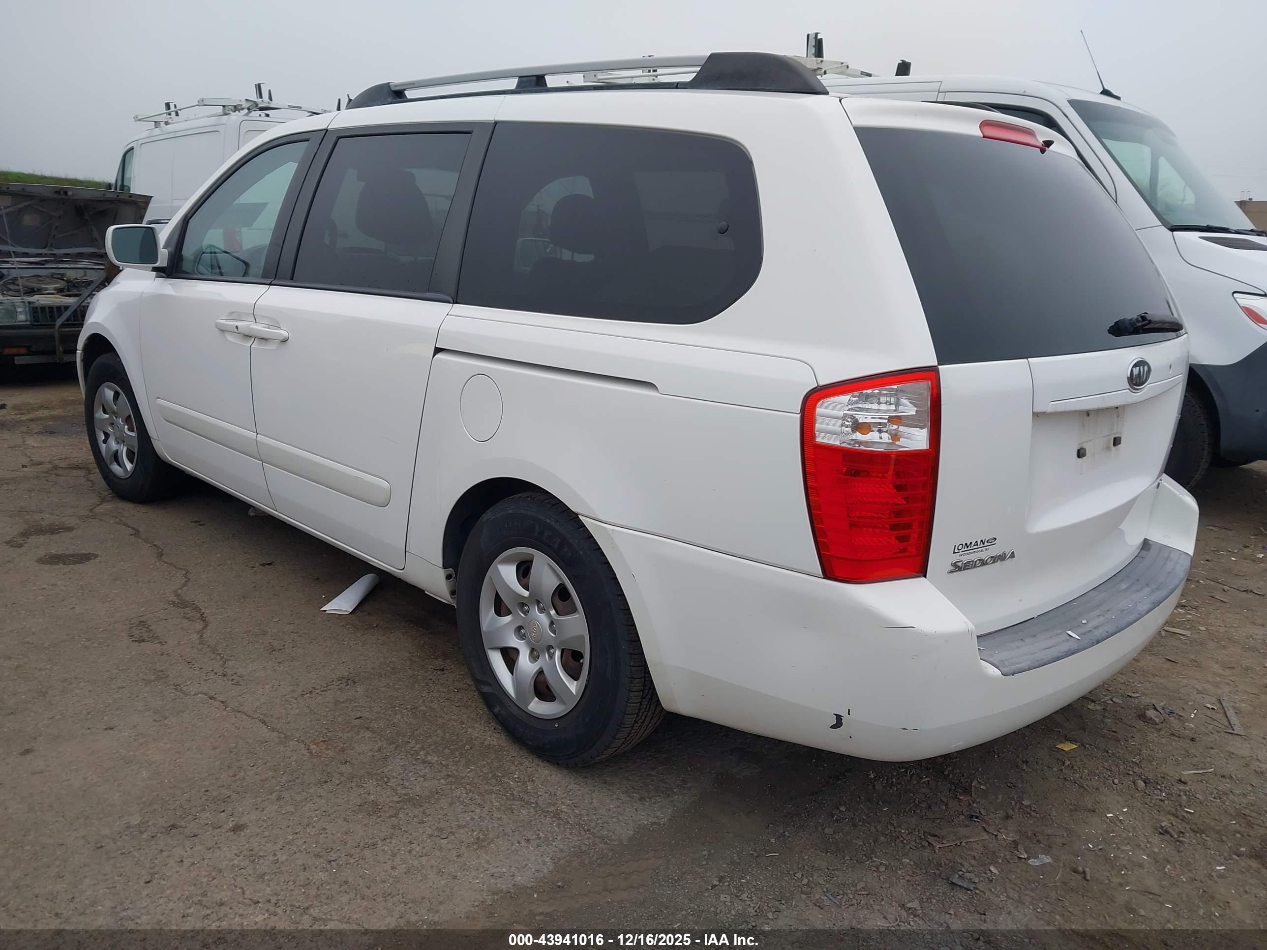 KIA SEDONA image 3