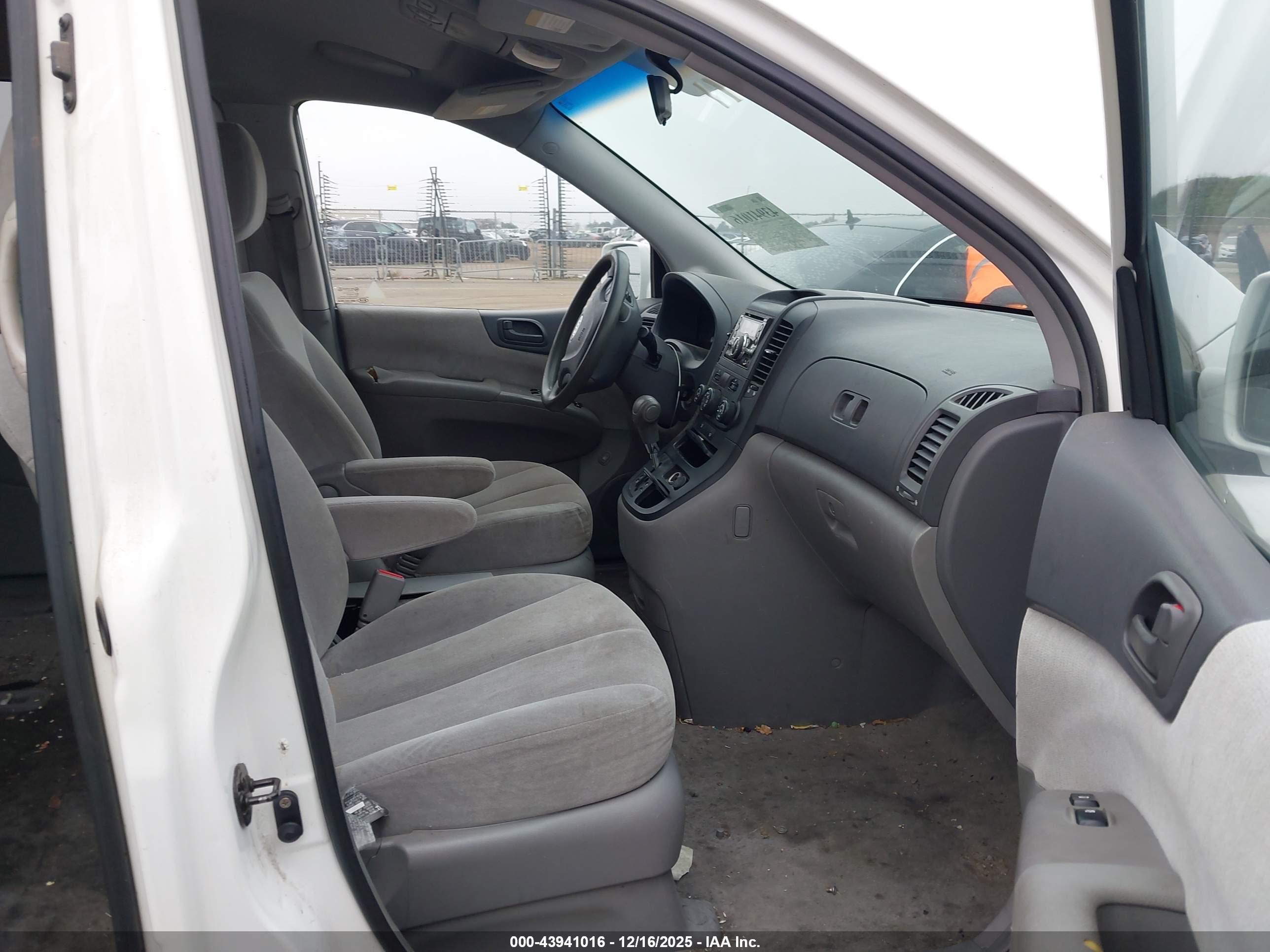 KIA SEDONA image 5