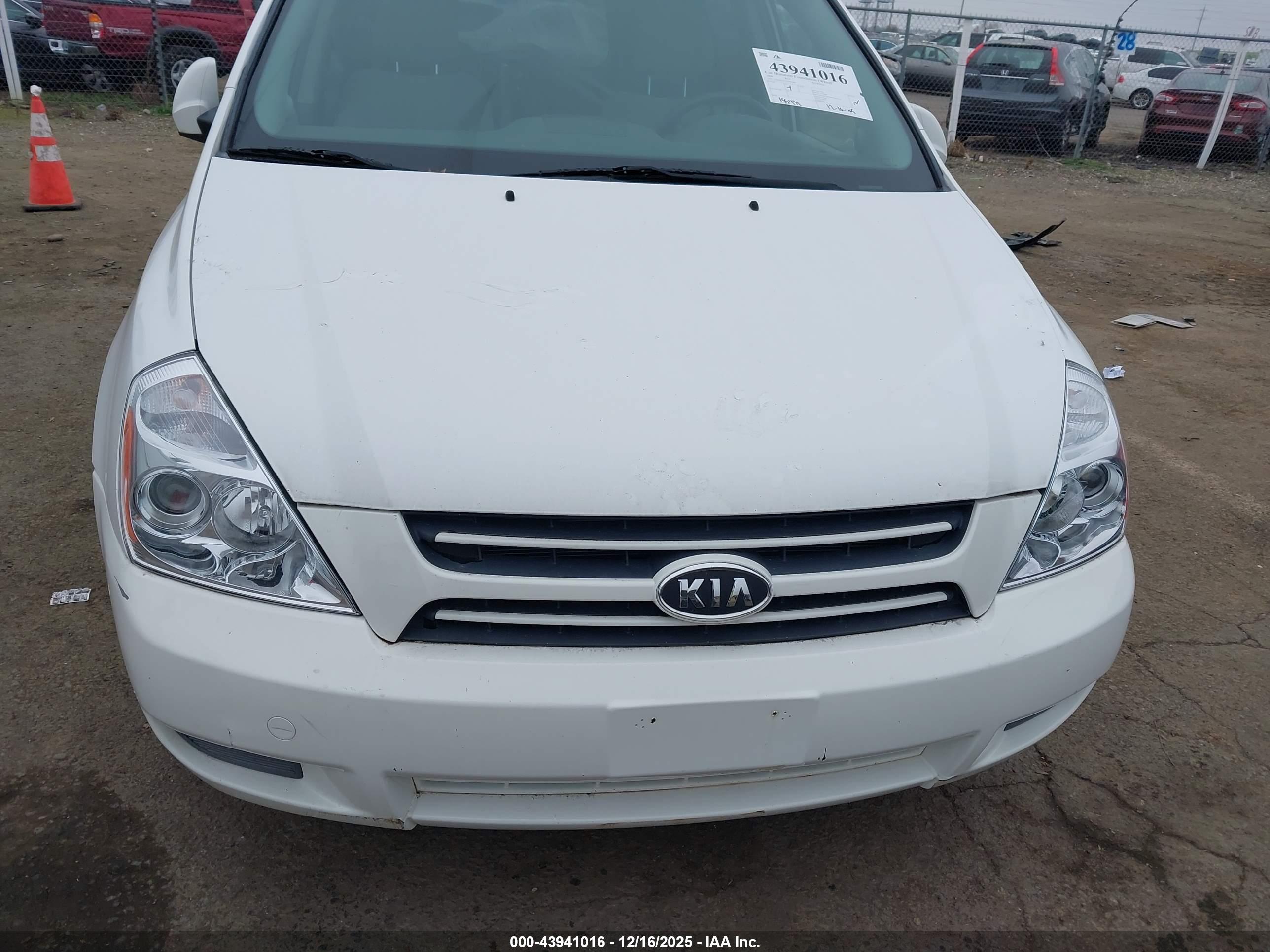 KIA SEDONA image 6