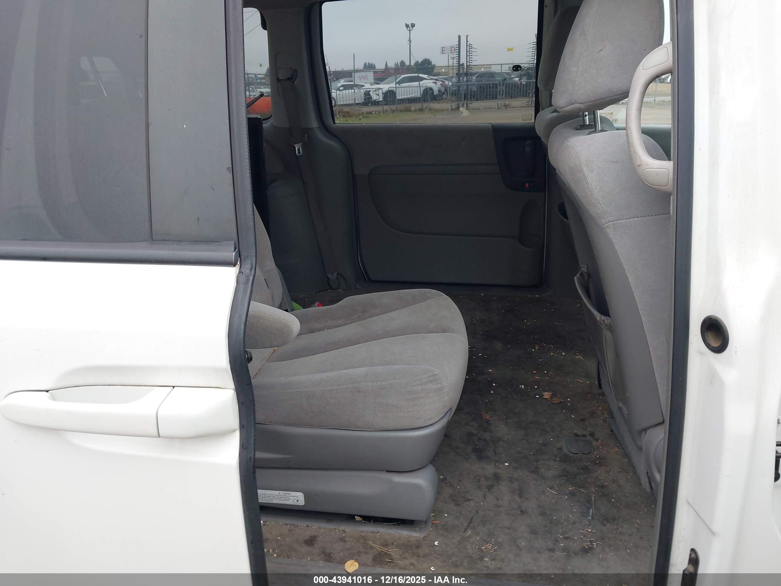 KIA SEDONA image 8