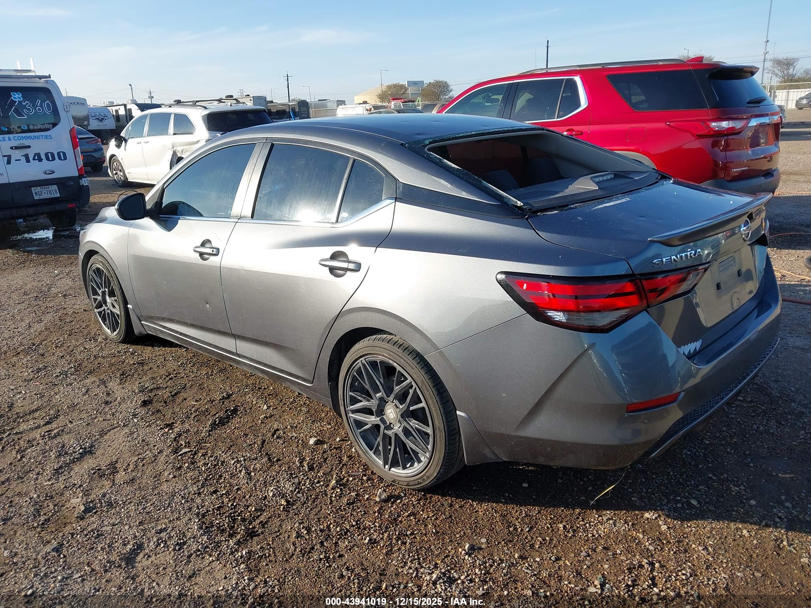 NISSAN SENTRA image 3