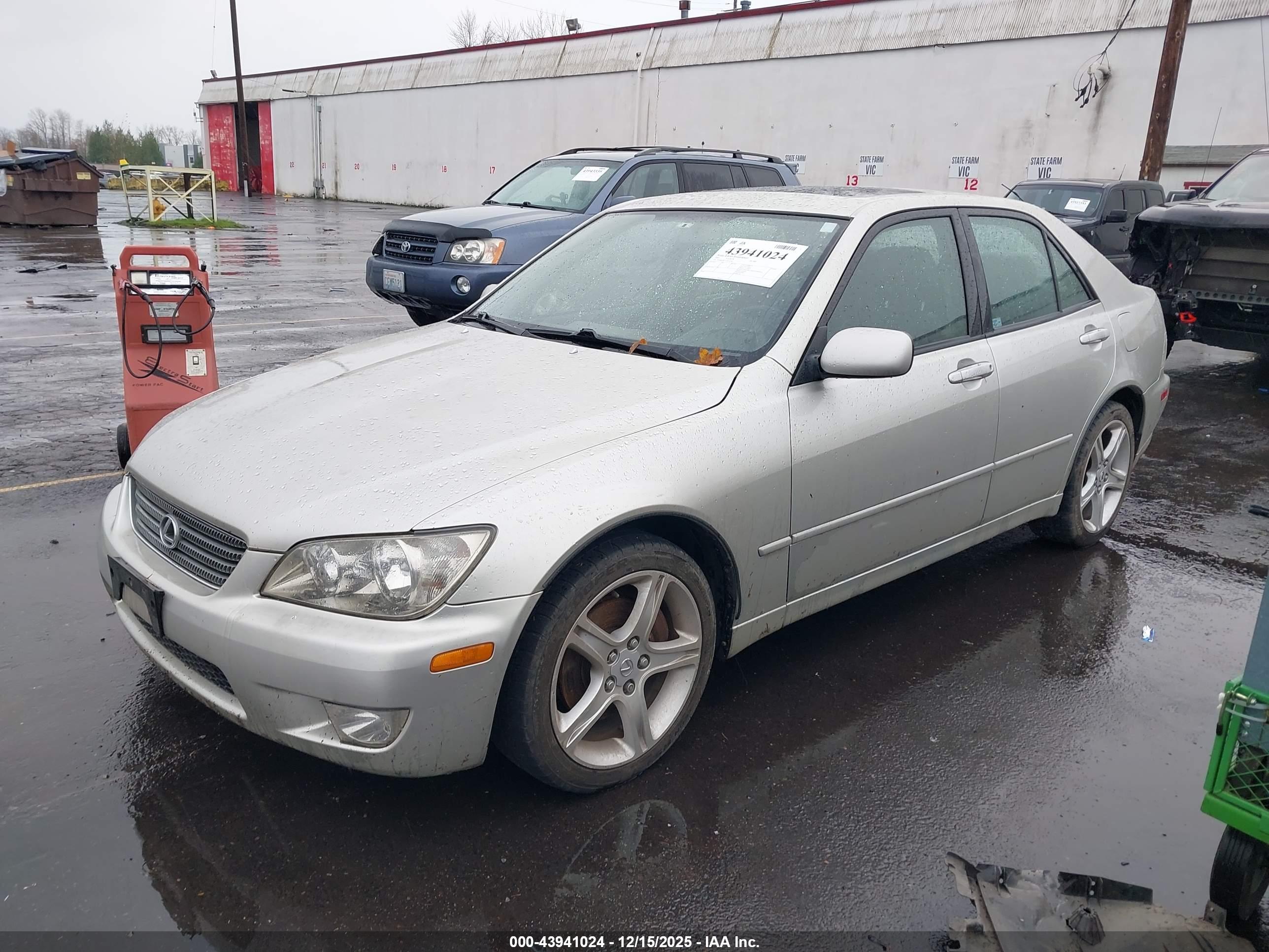 LEXUS IS image 2