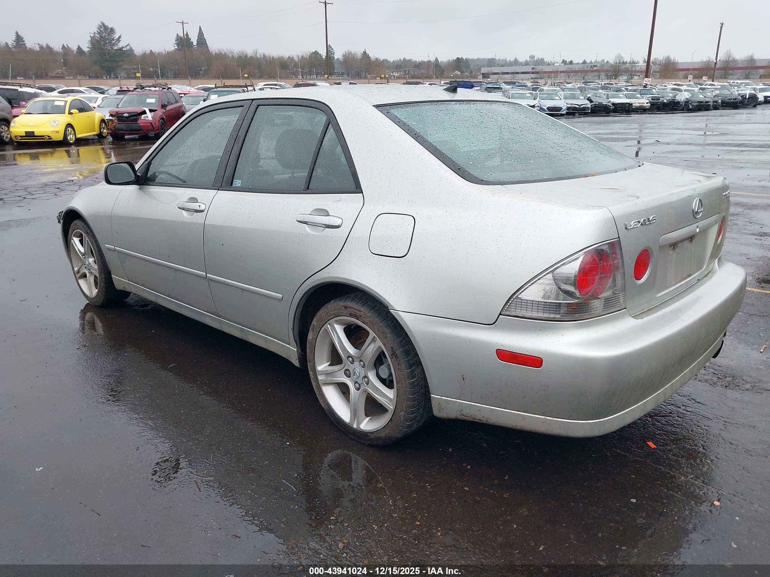 LEXUS IS image 3