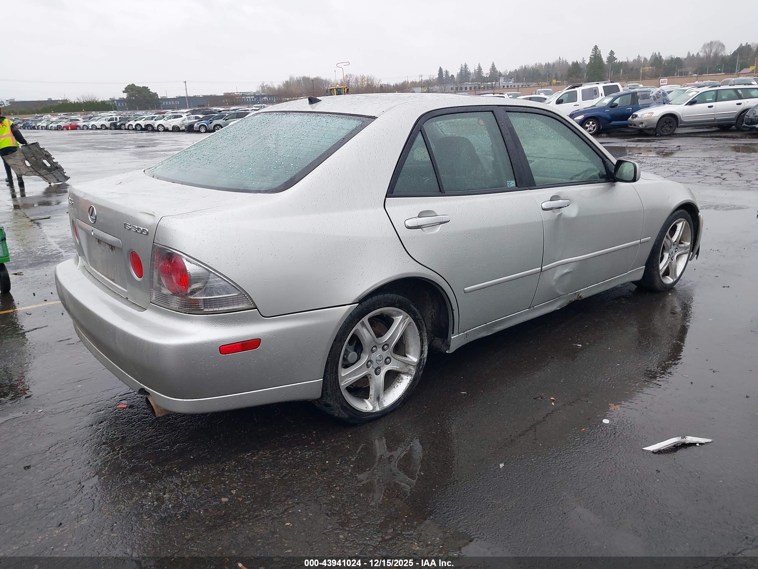 LEXUS IS image 4