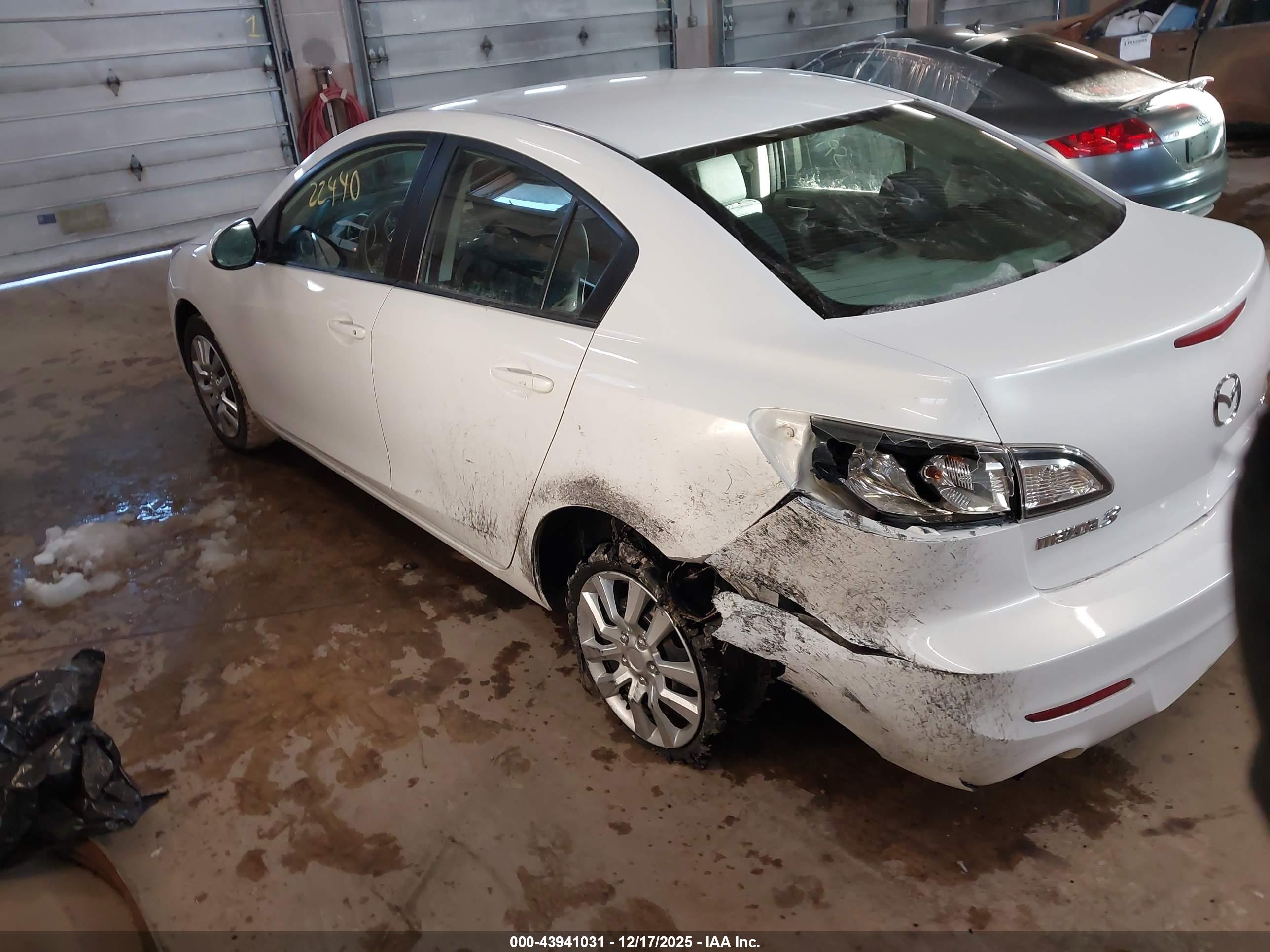 MAZDA MAZDA3 image 3