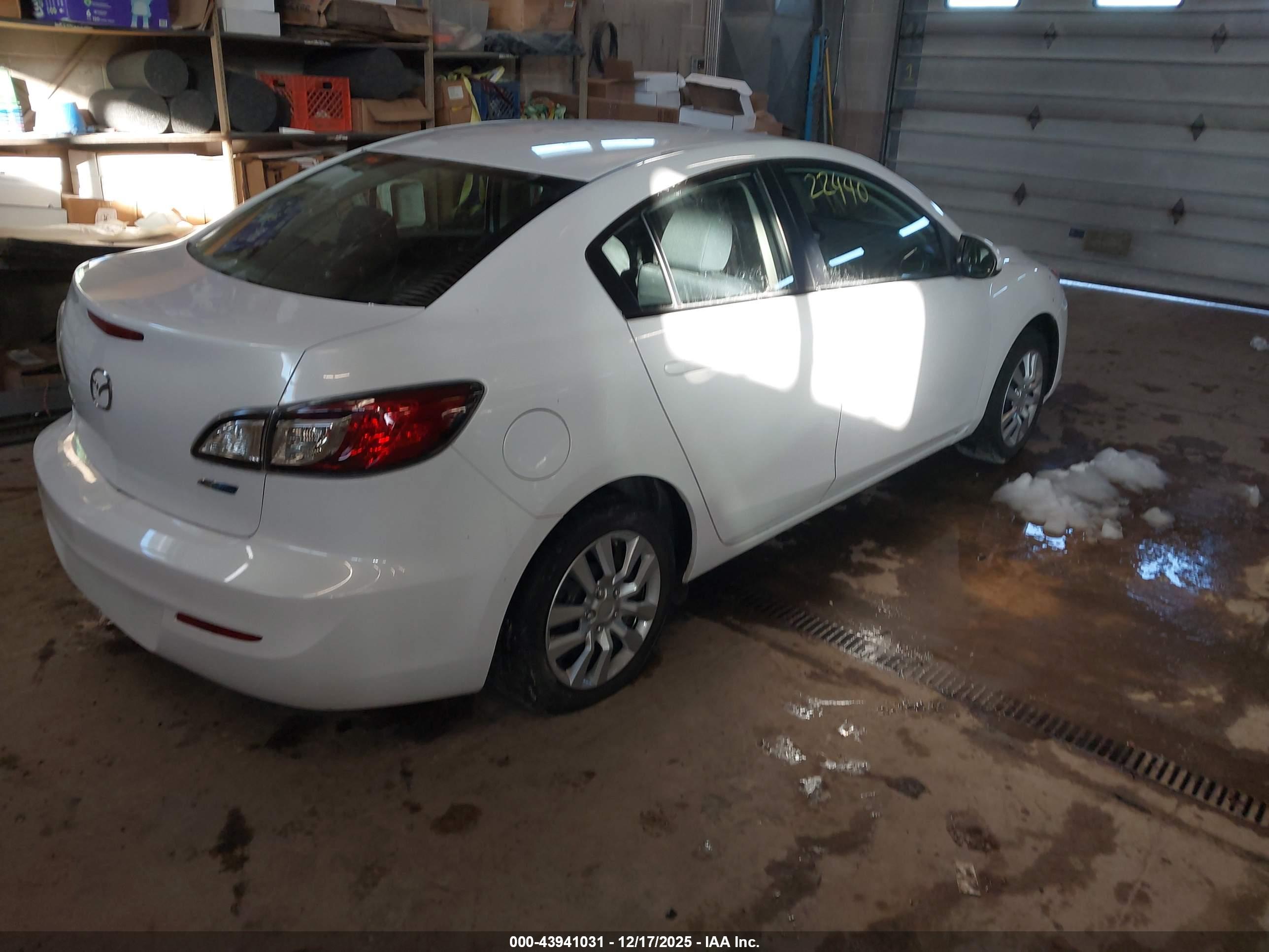 MAZDA MAZDA3 image 4
