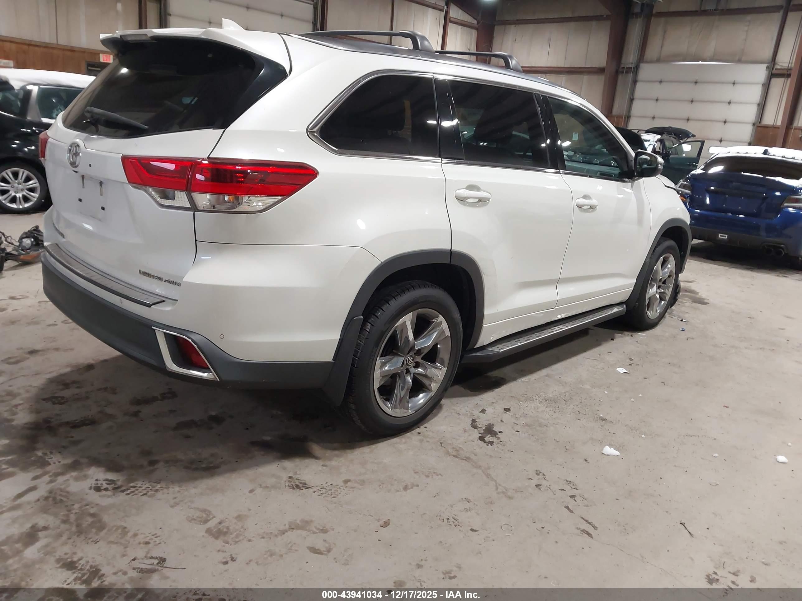 TOYOTA HIGHLANDER image 4