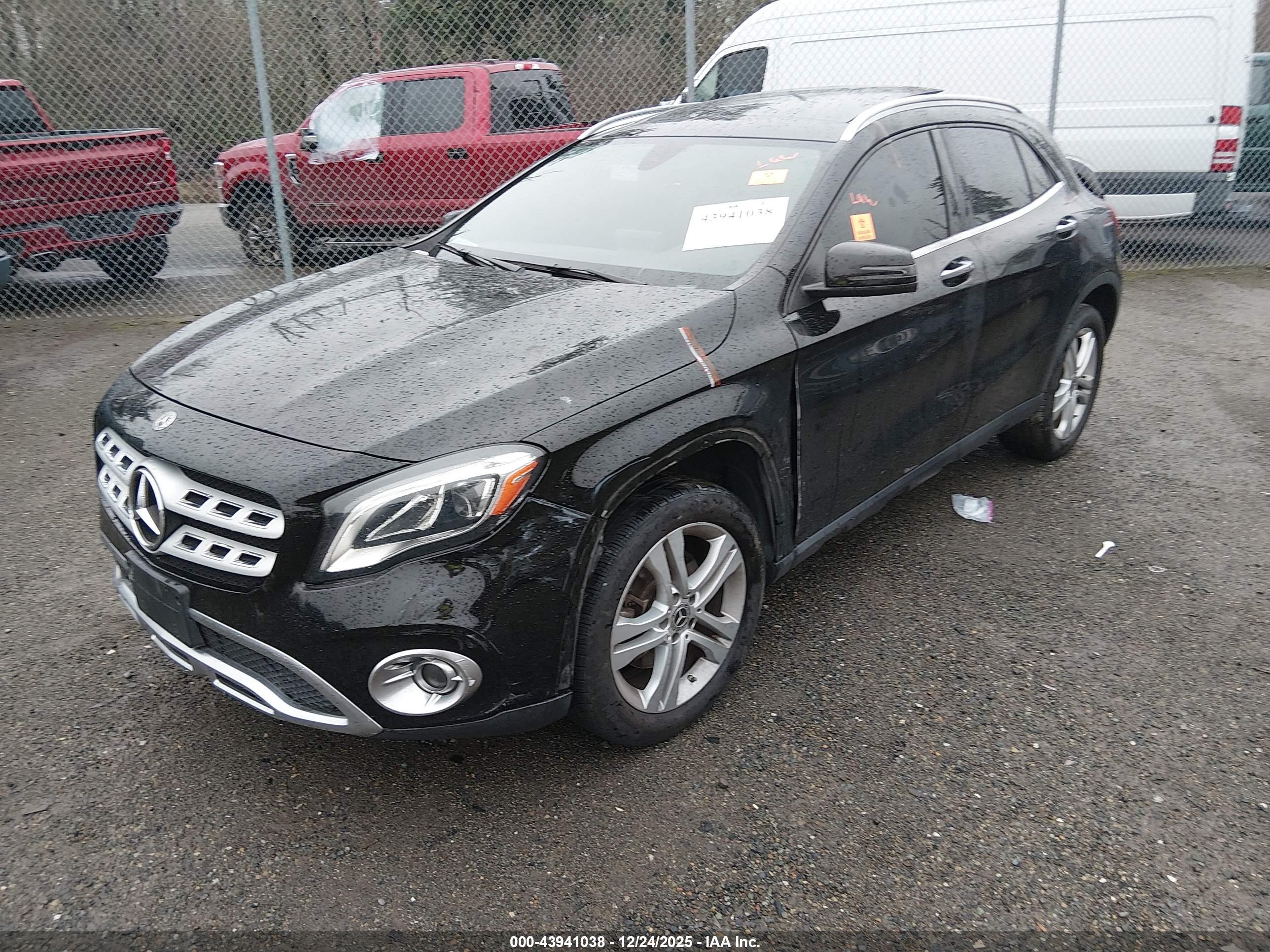 MERCEDES-BENZ GLA image 2
