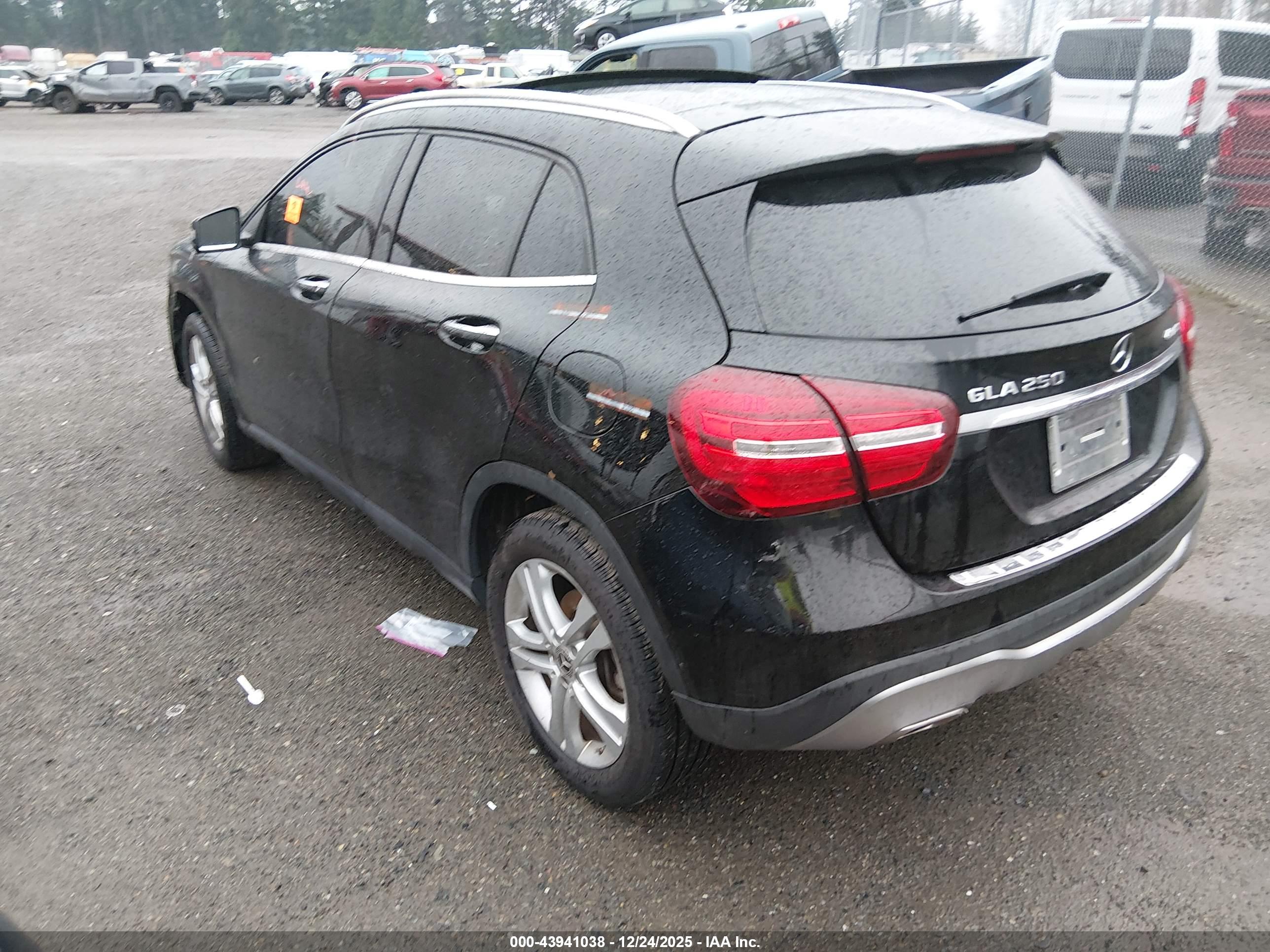 MERCEDES-BENZ GLA image 3