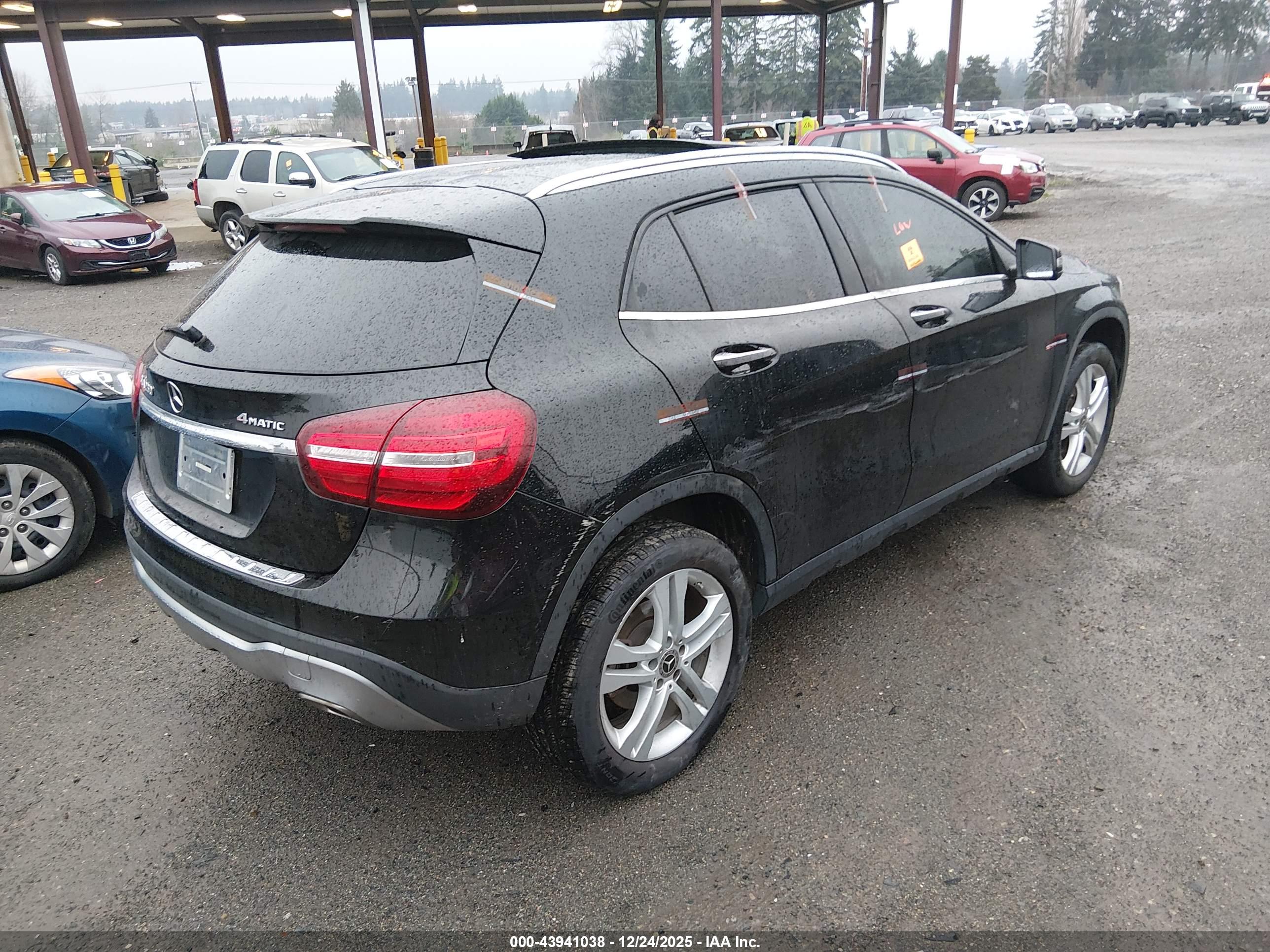 MERCEDES-BENZ GLA image 4