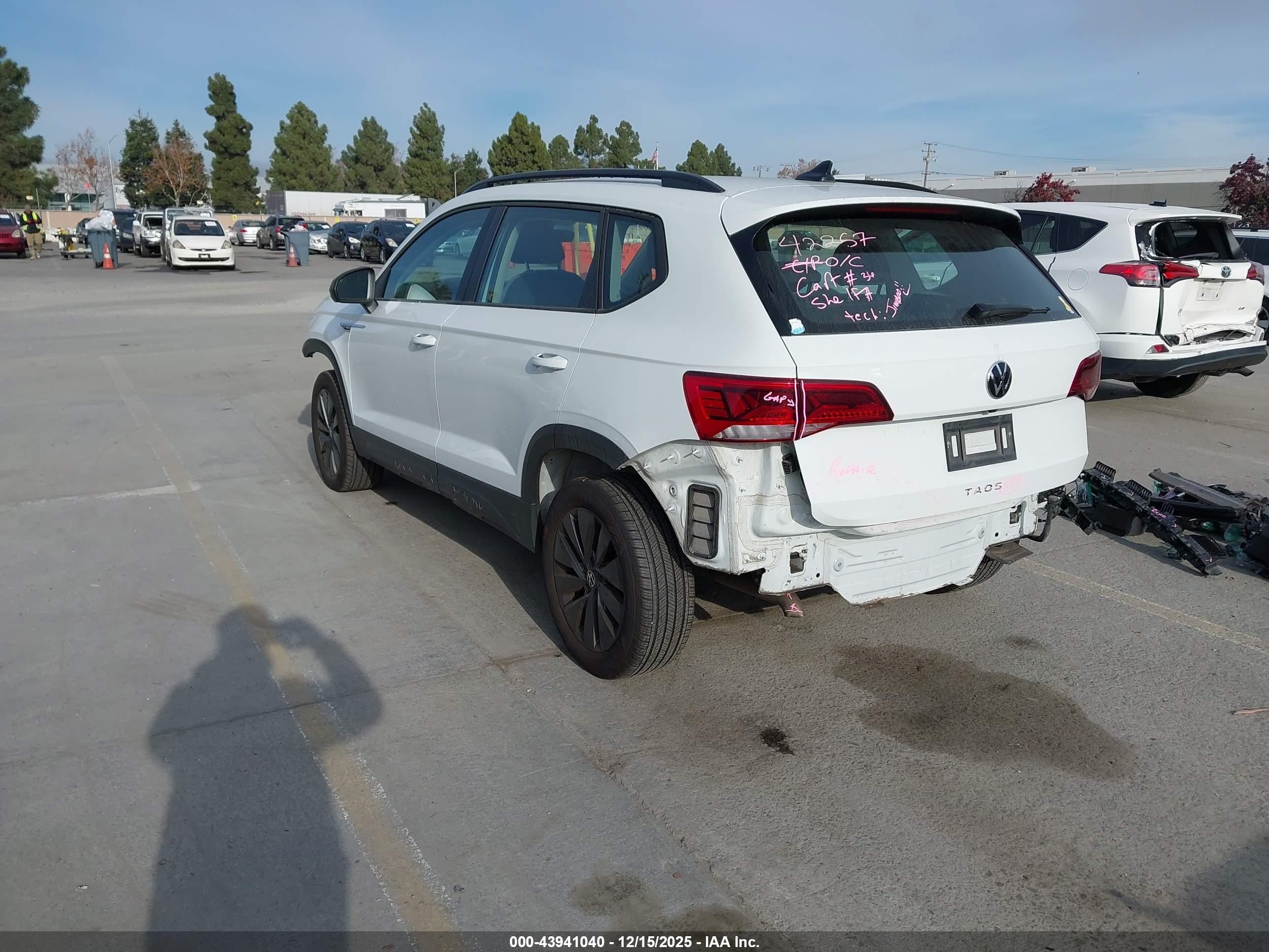 VOLKSWAGEN TAOS image 3