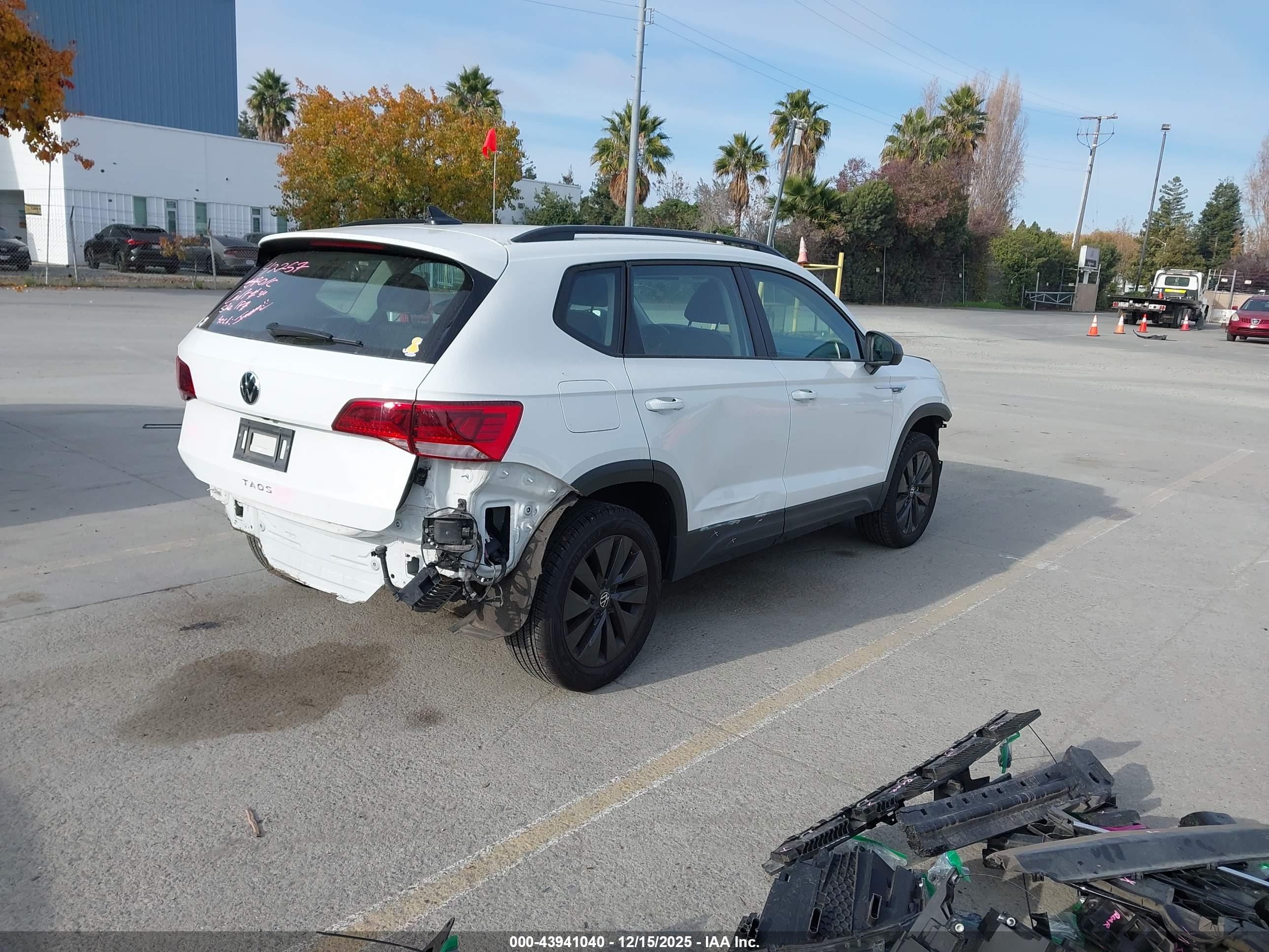 VOLKSWAGEN TAOS image 4