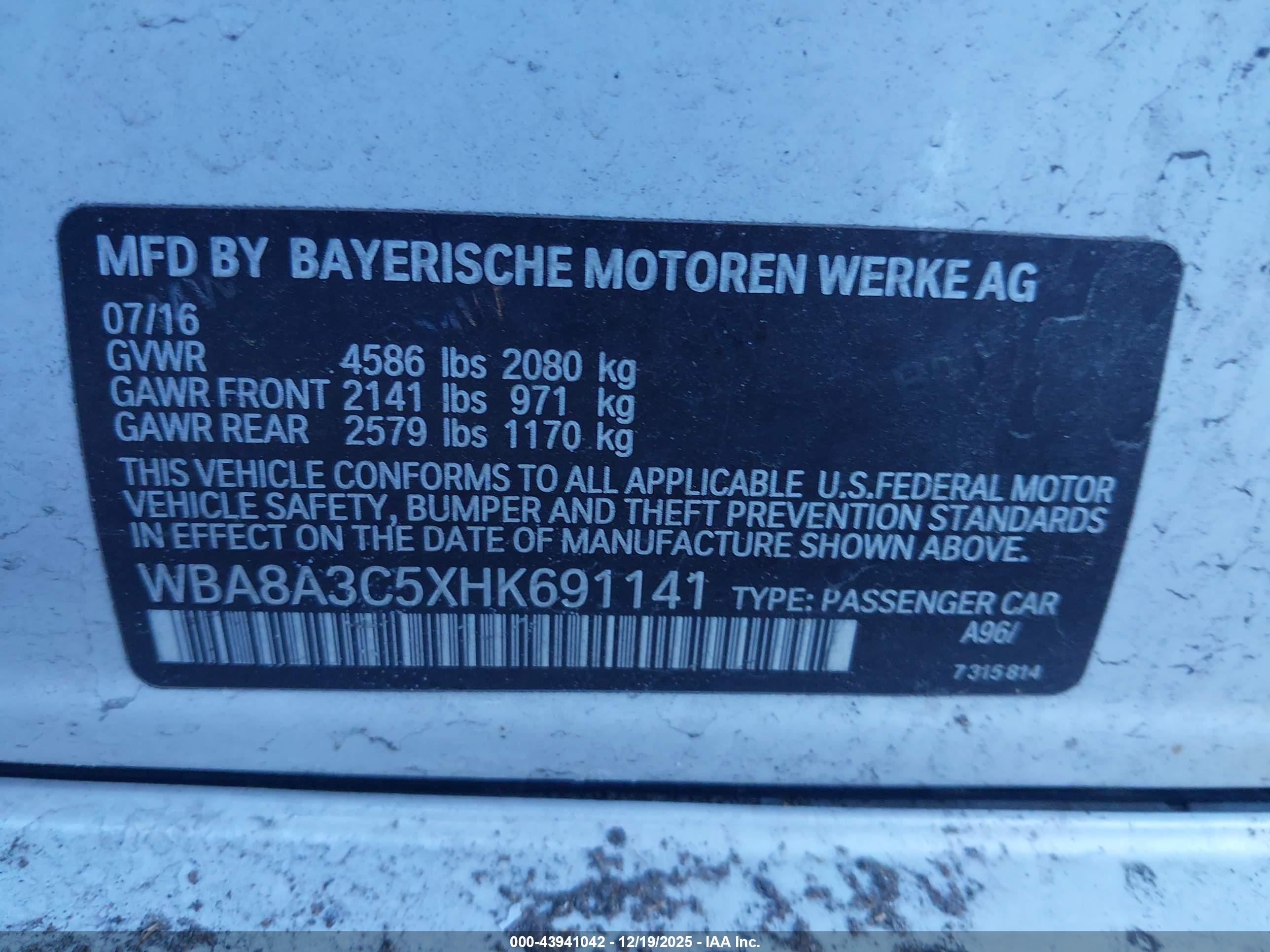 BMW 320I image 9