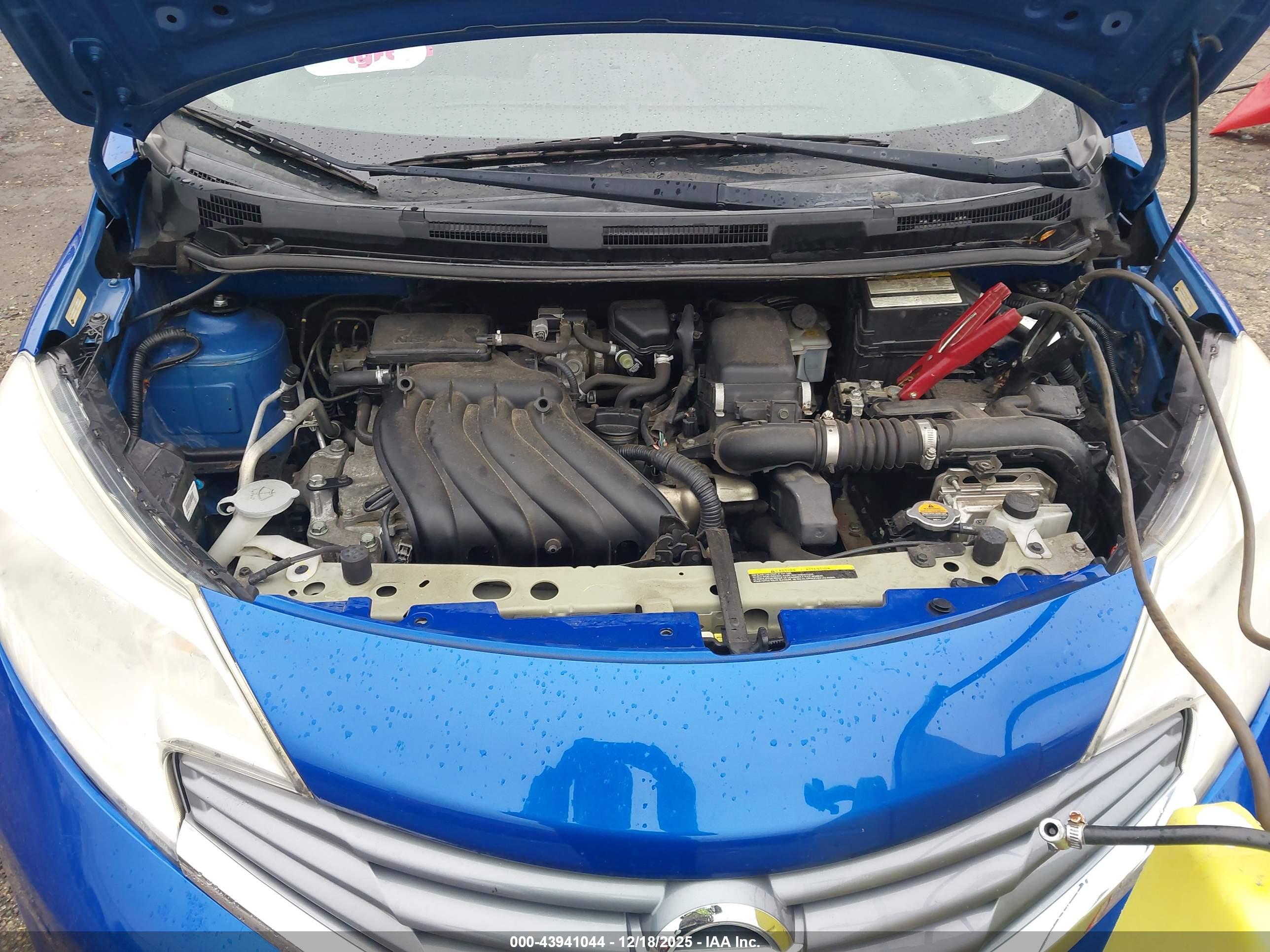 NISSAN VERSA image 10