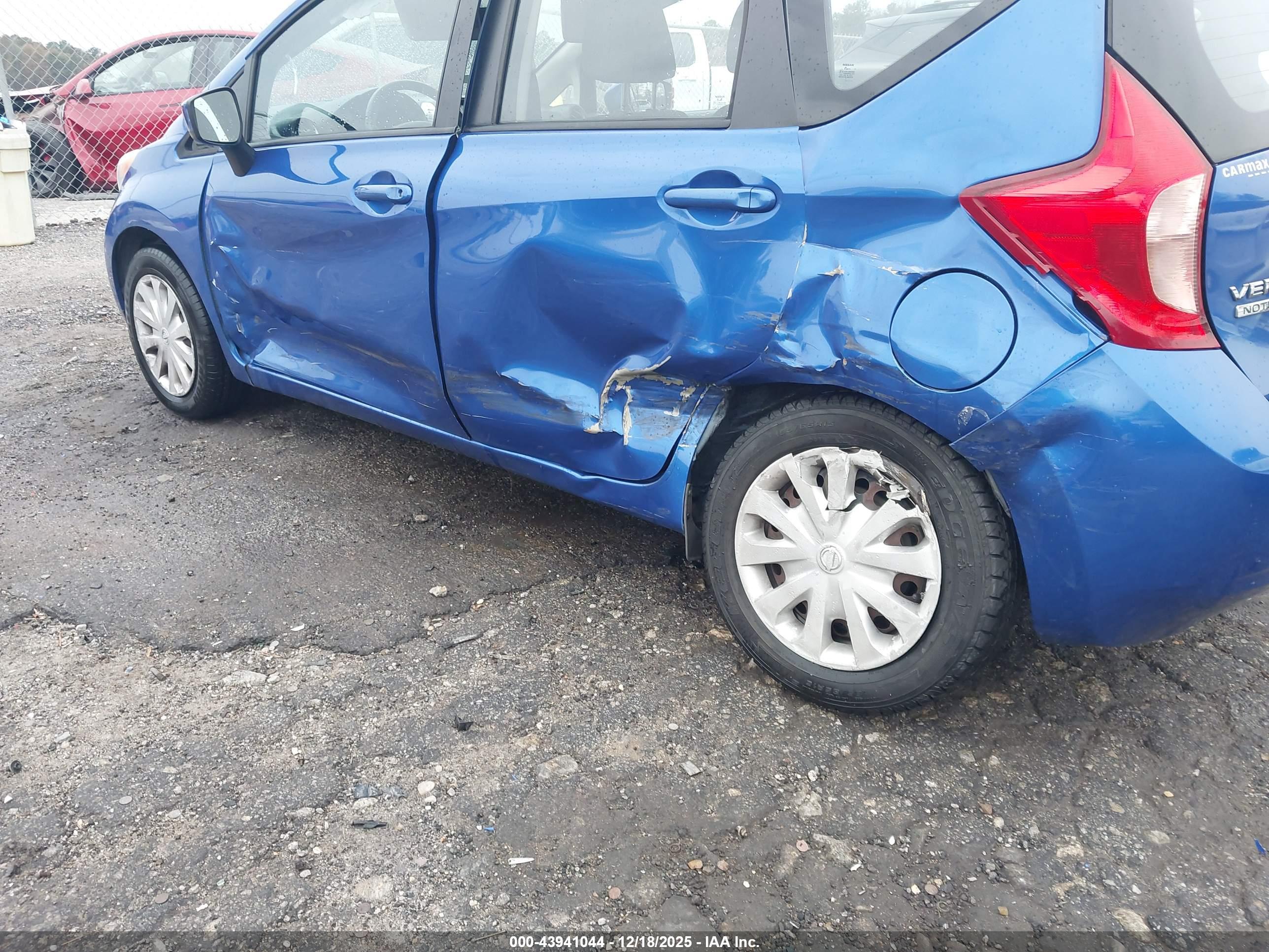 NISSAN VERSA image 6