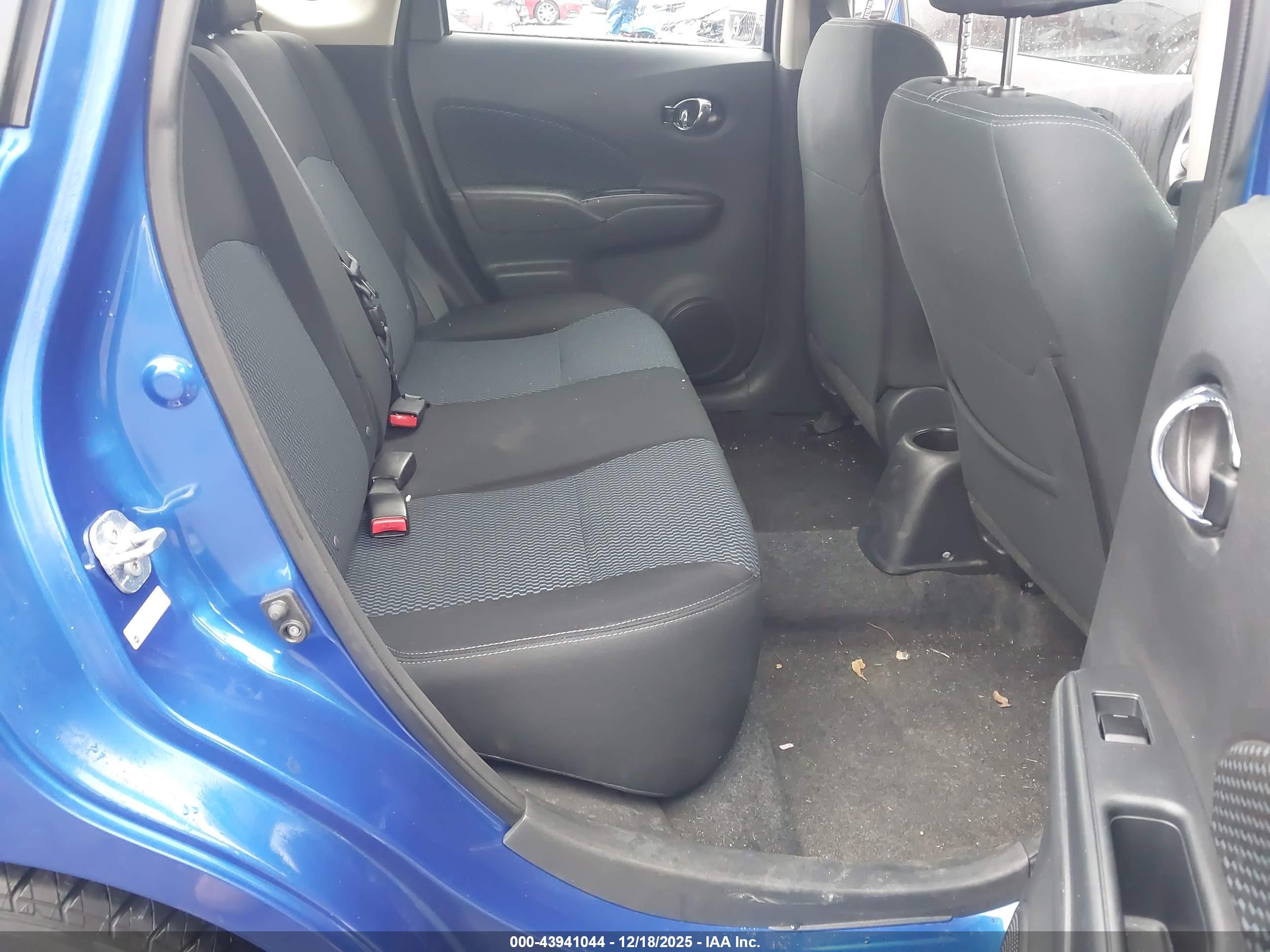 NISSAN VERSA image 8