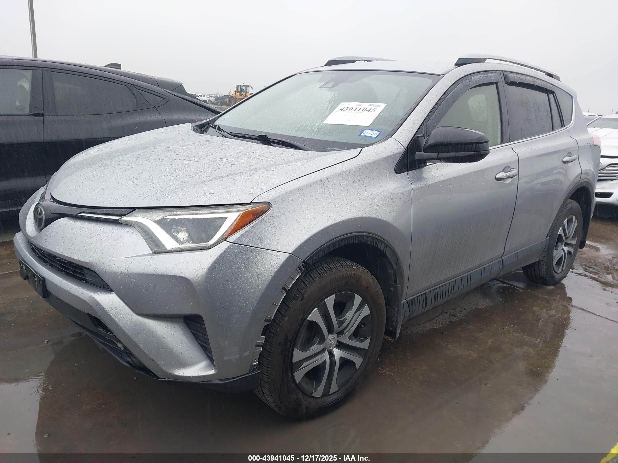 TOYOTA RAV4 image 2