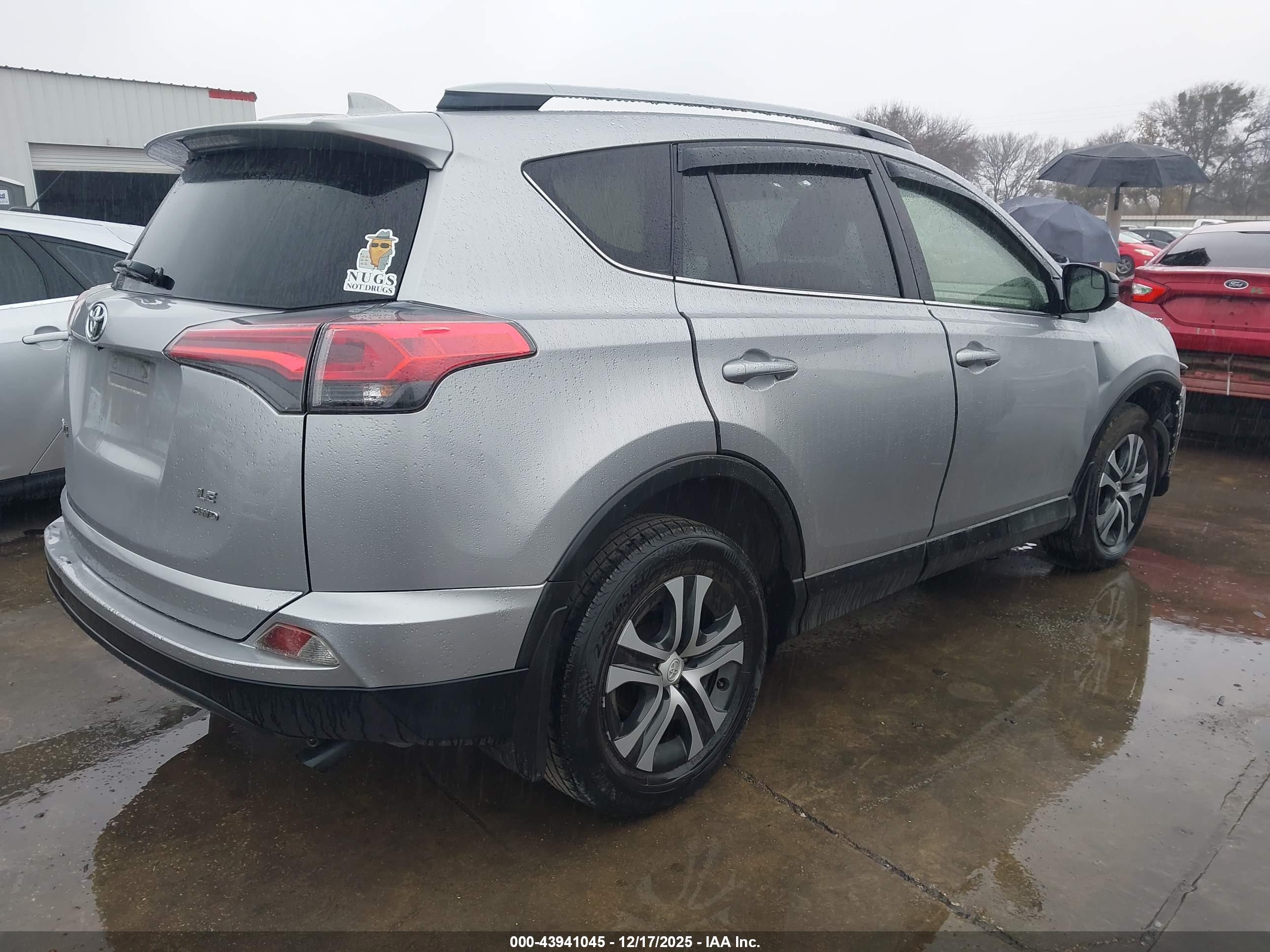 TOYOTA RAV4 image 4