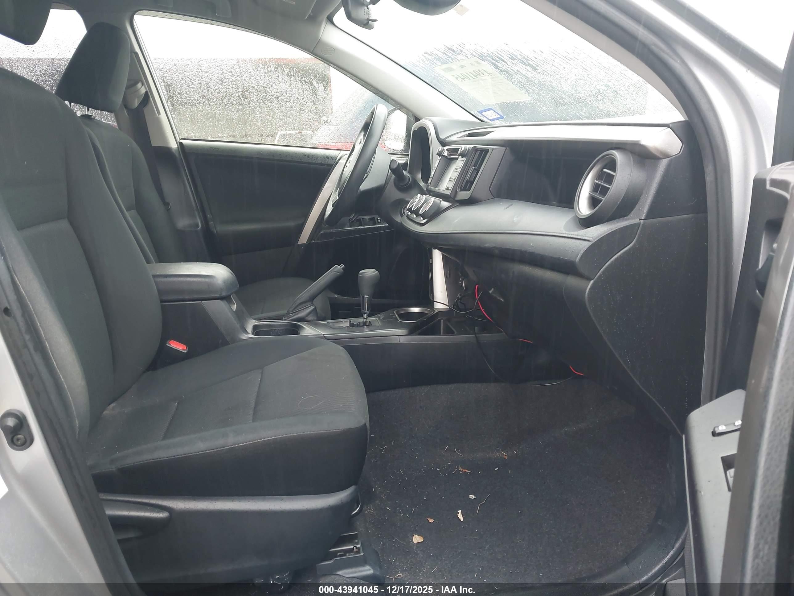 TOYOTA RAV4 image 5
