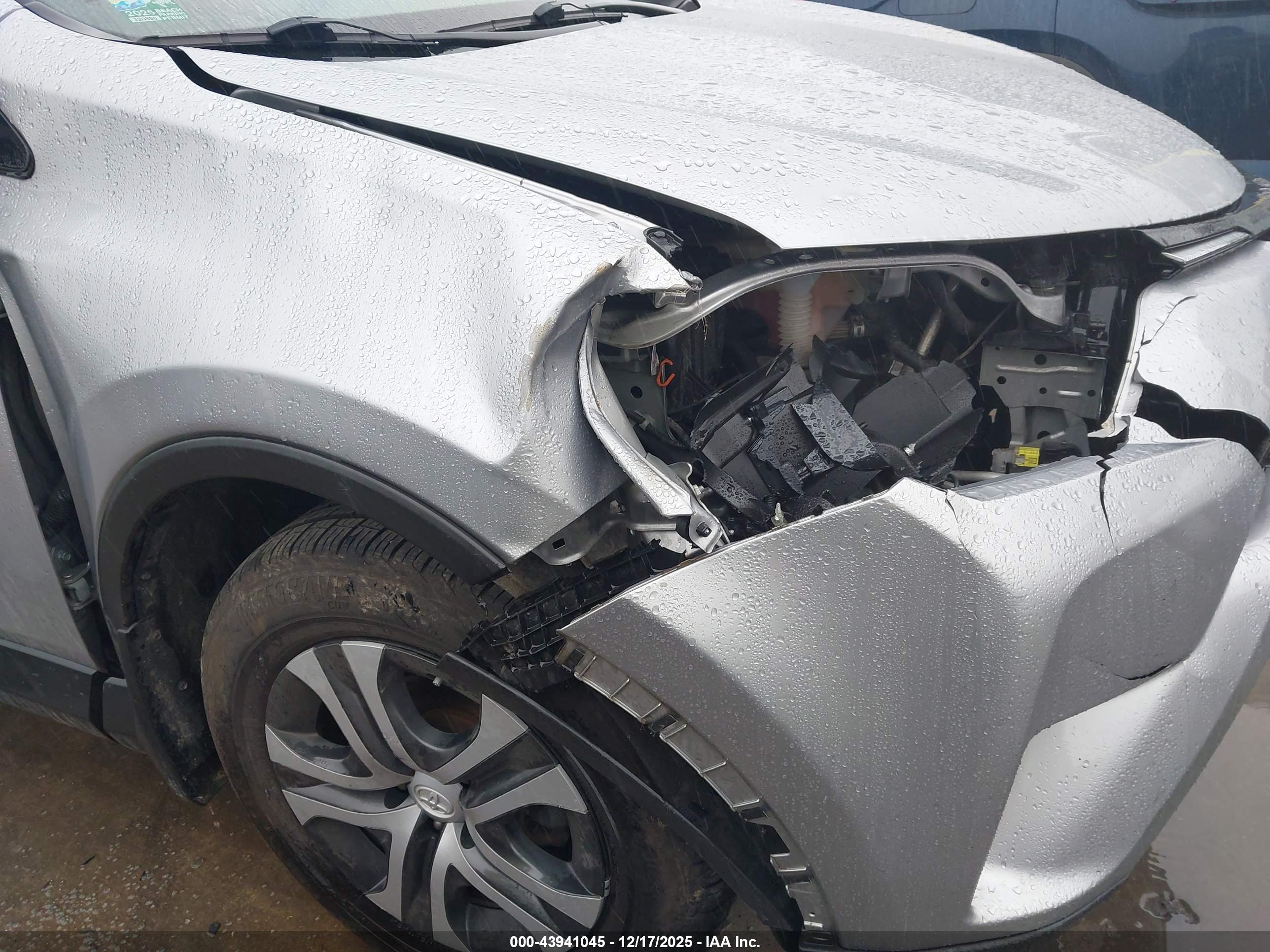 TOYOTA RAV4 image 6