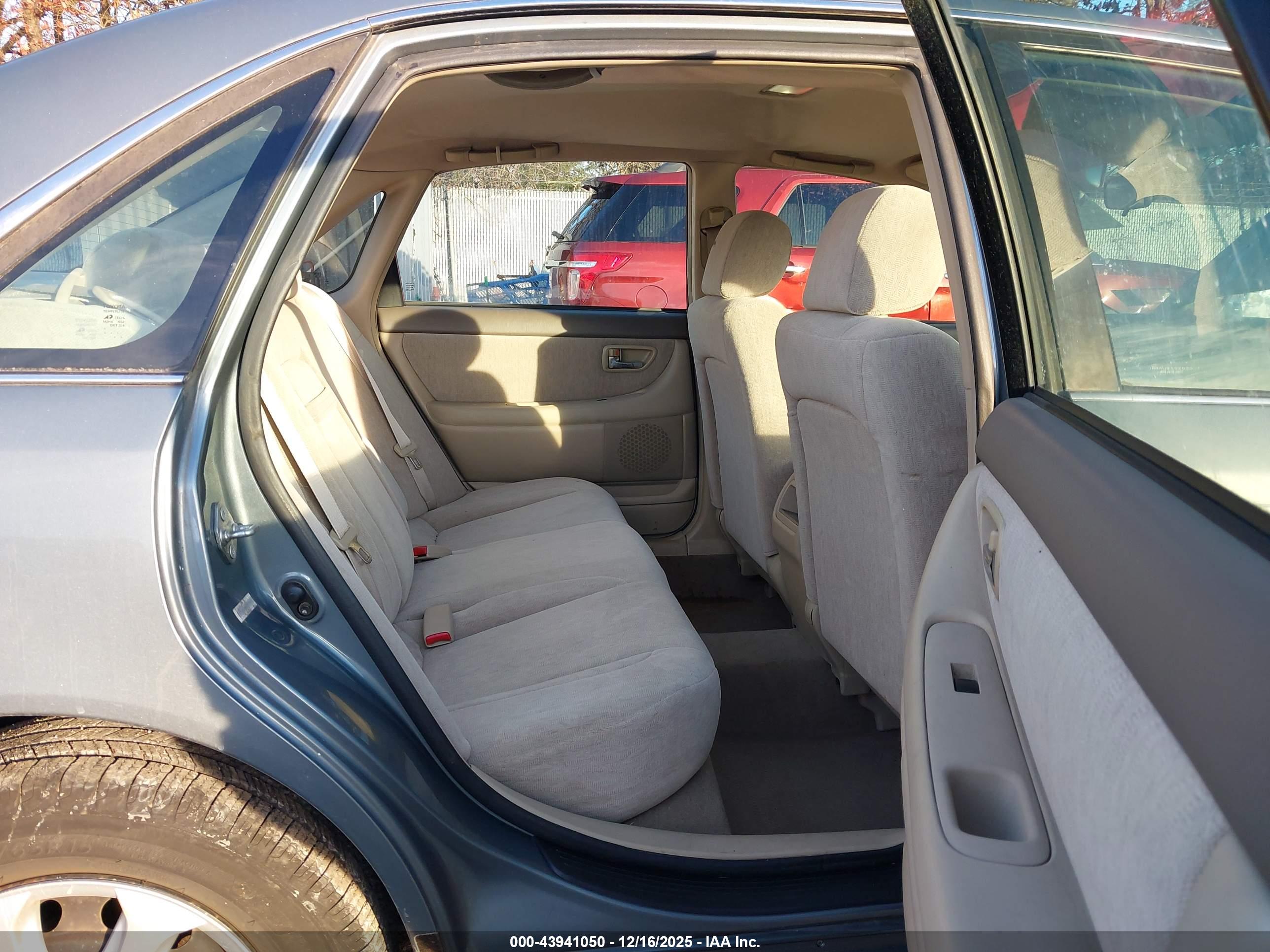 TOYOTA AVALON image 8