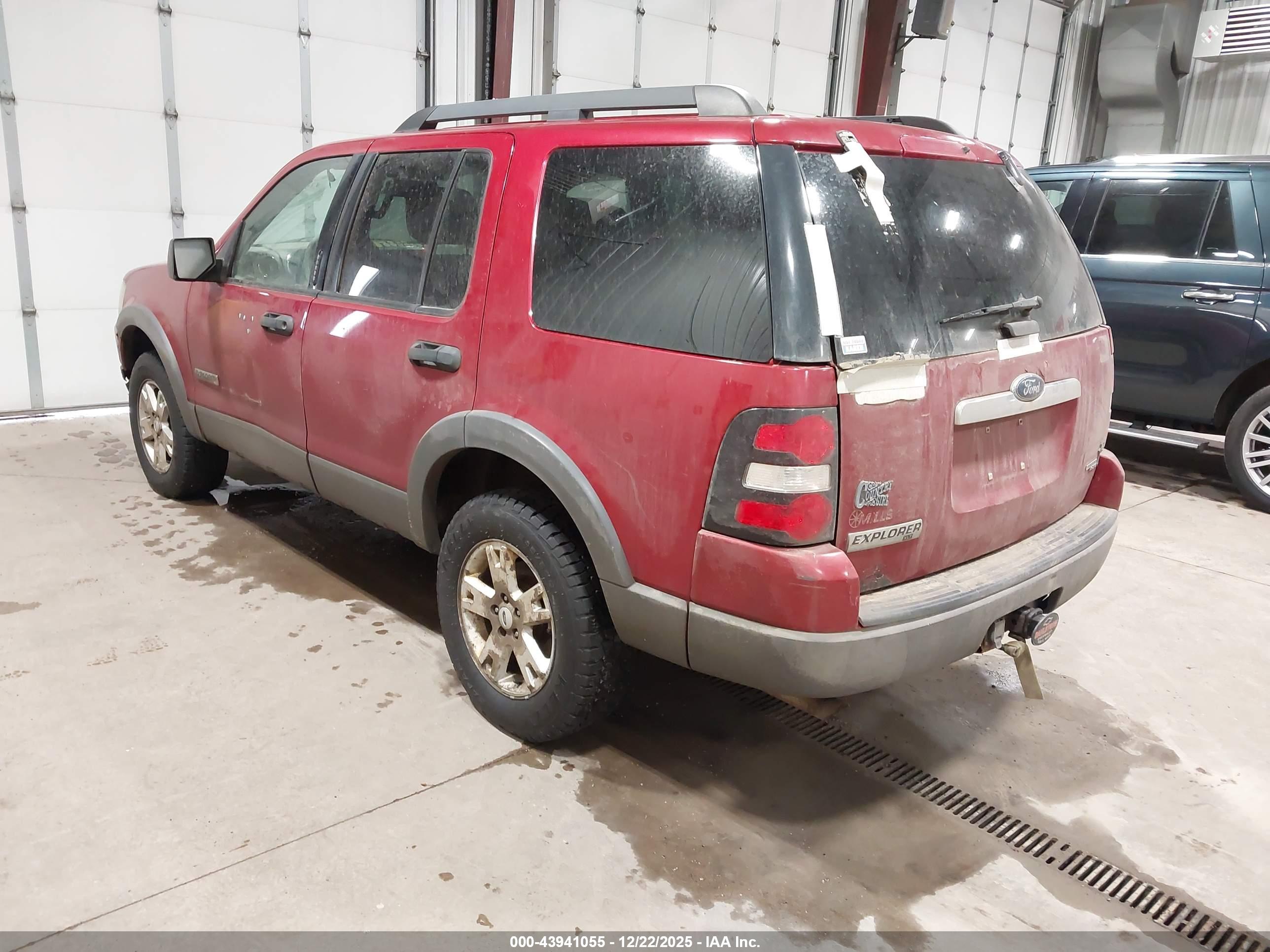 FORD EXPLORER image 3