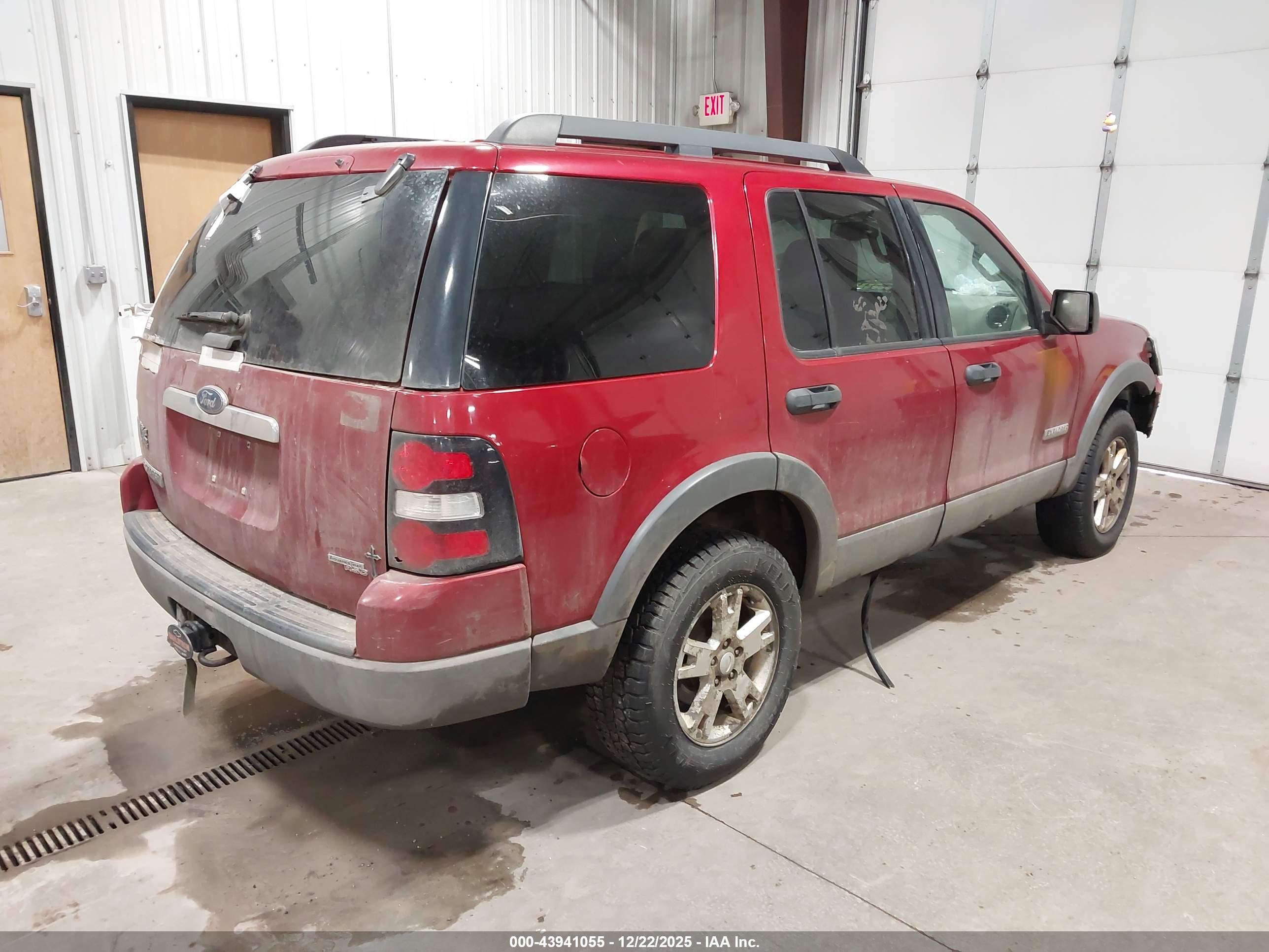 FORD EXPLORER image 4
