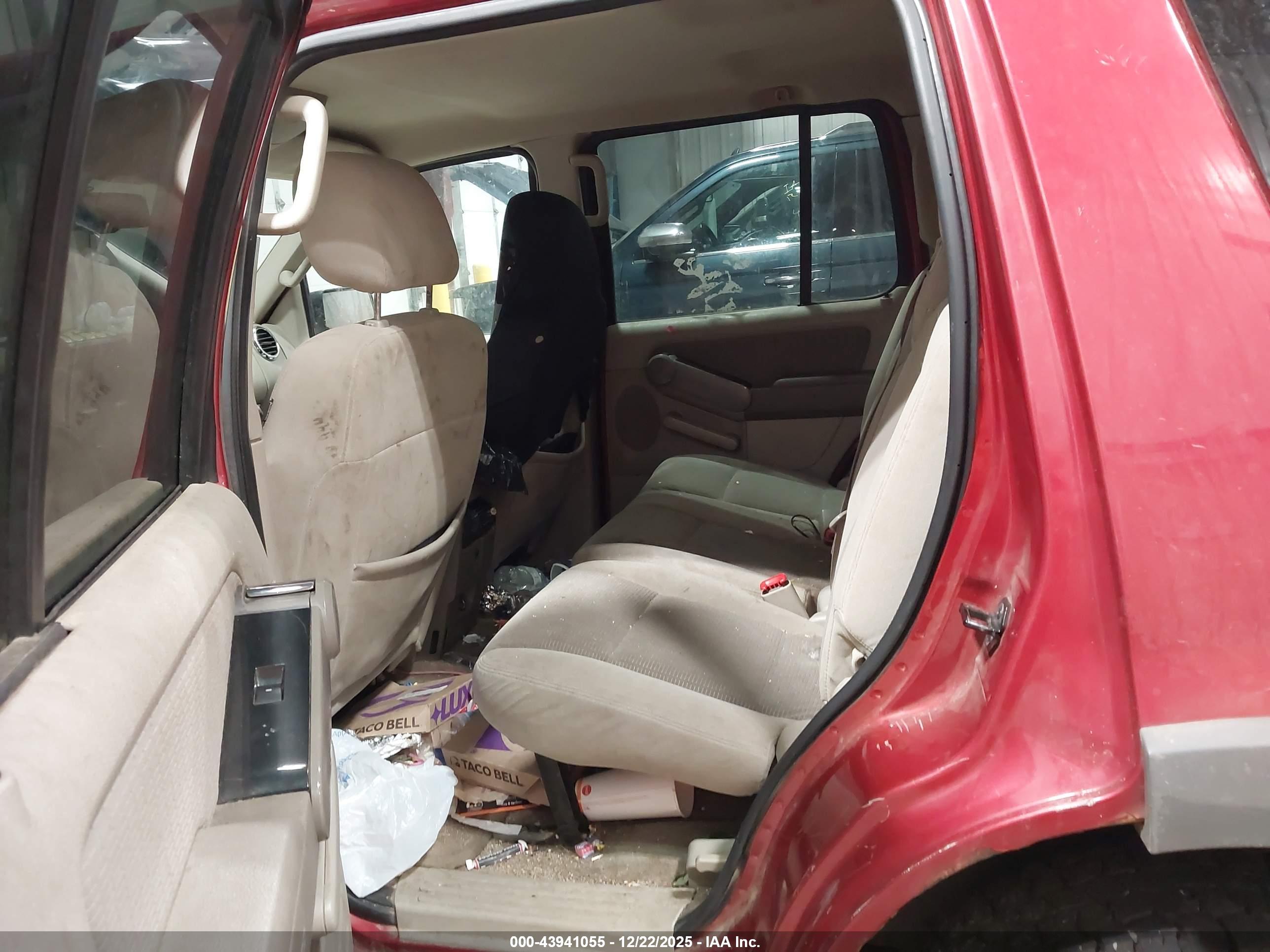 FORD EXPLORER image 8