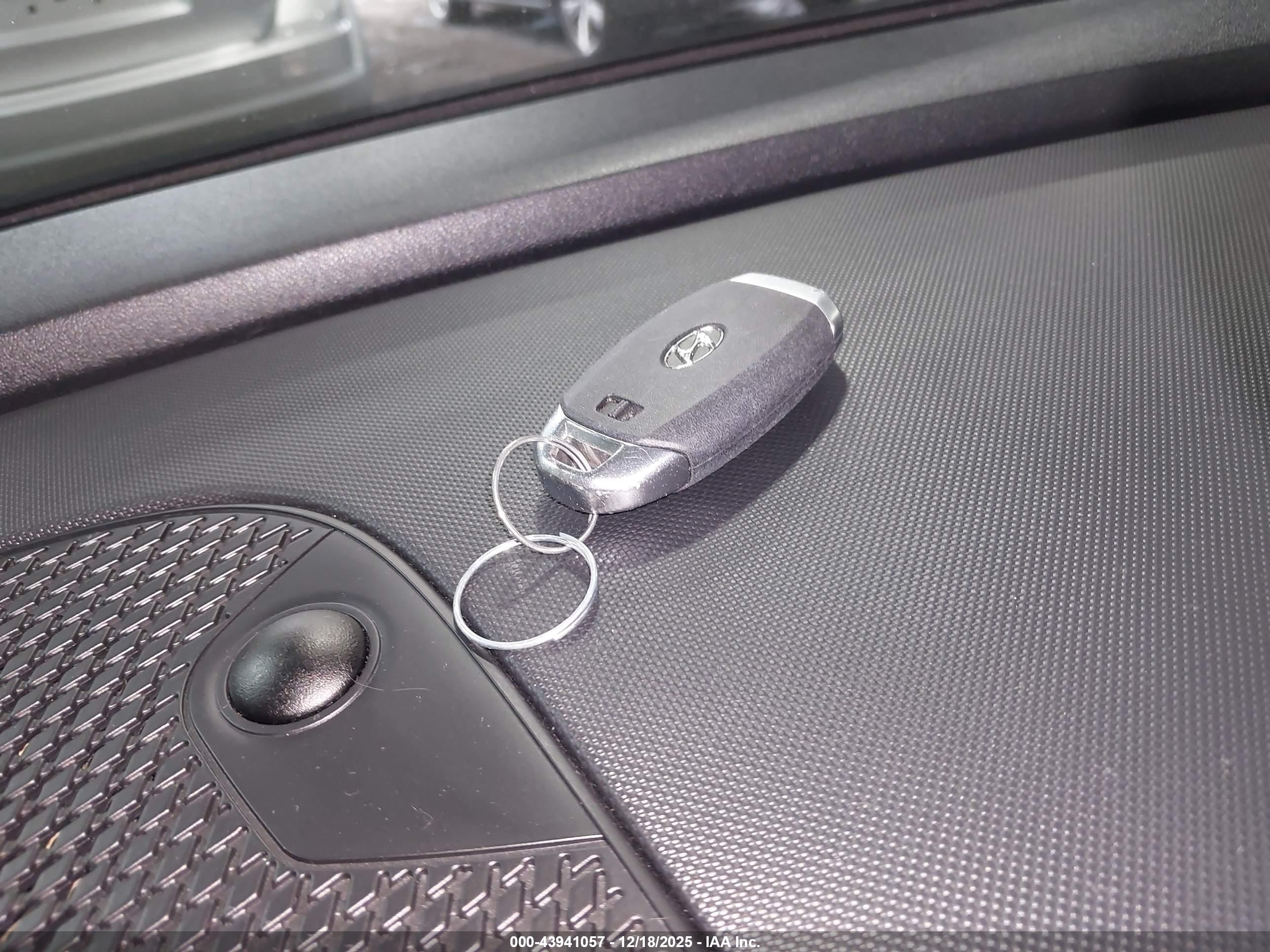 HYUNDAI ELANTRA image 11