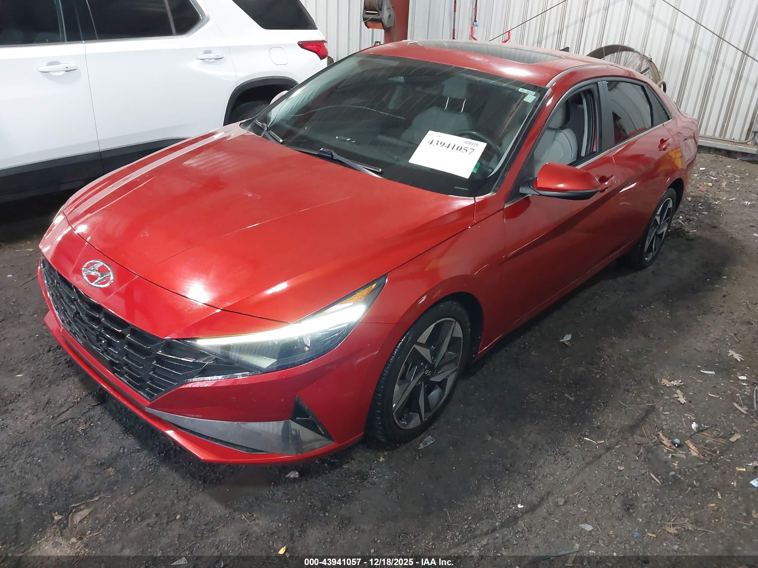 HYUNDAI ELANTRA image 2