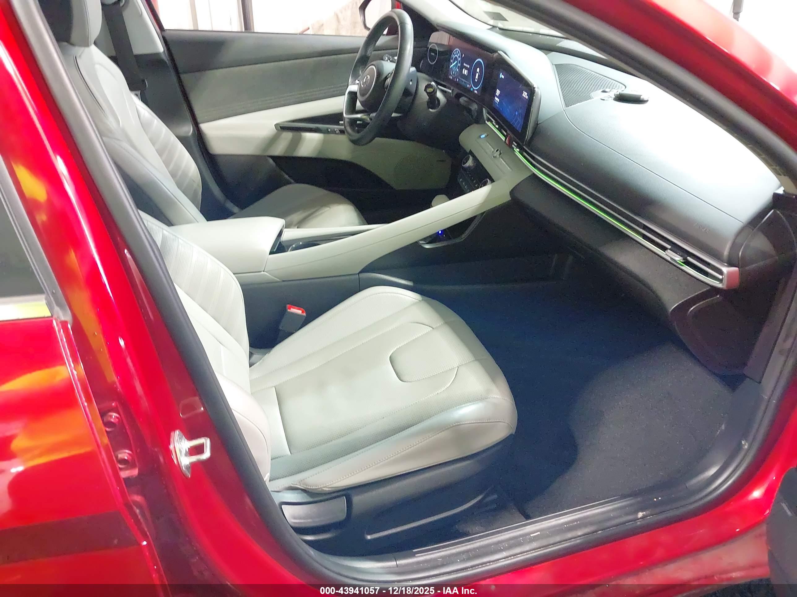 HYUNDAI ELANTRA image 5