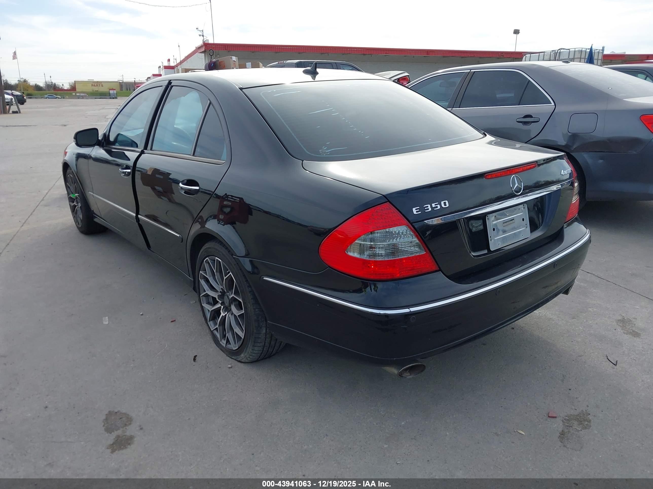 MERCEDES-BENZ E image 3
