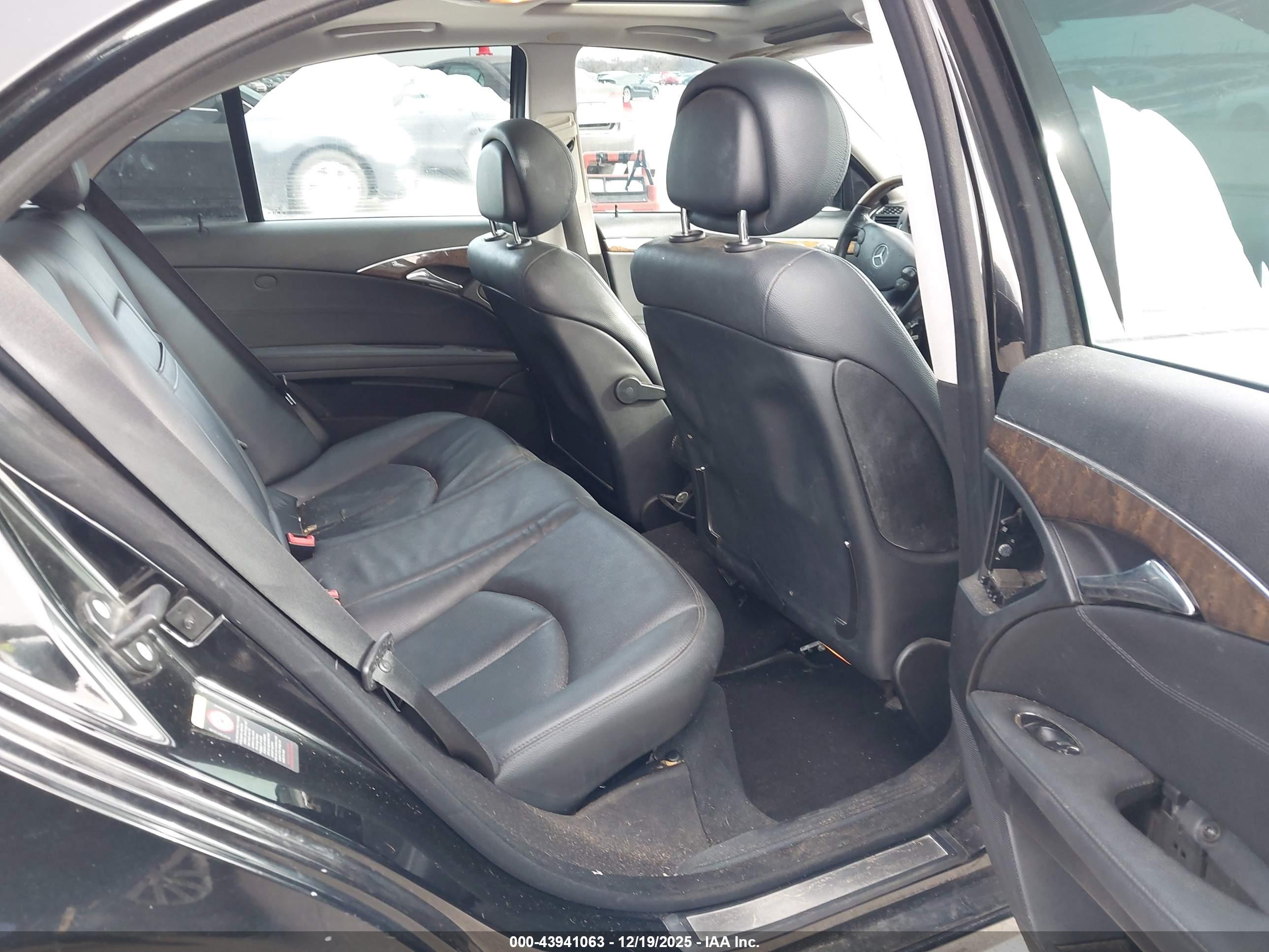 MERCEDES-BENZ E image 8