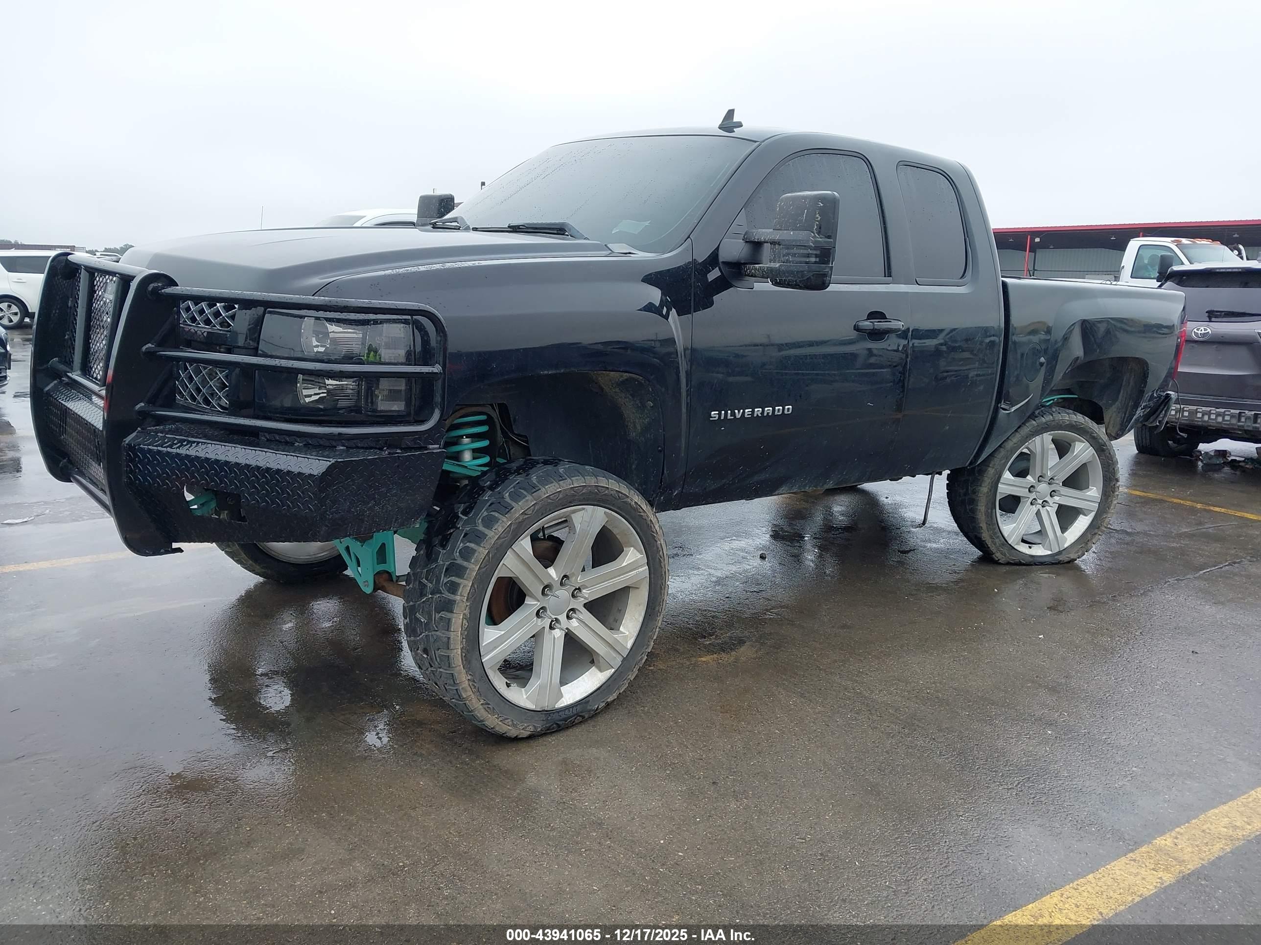 CHEVROLET SILVERADO image 2