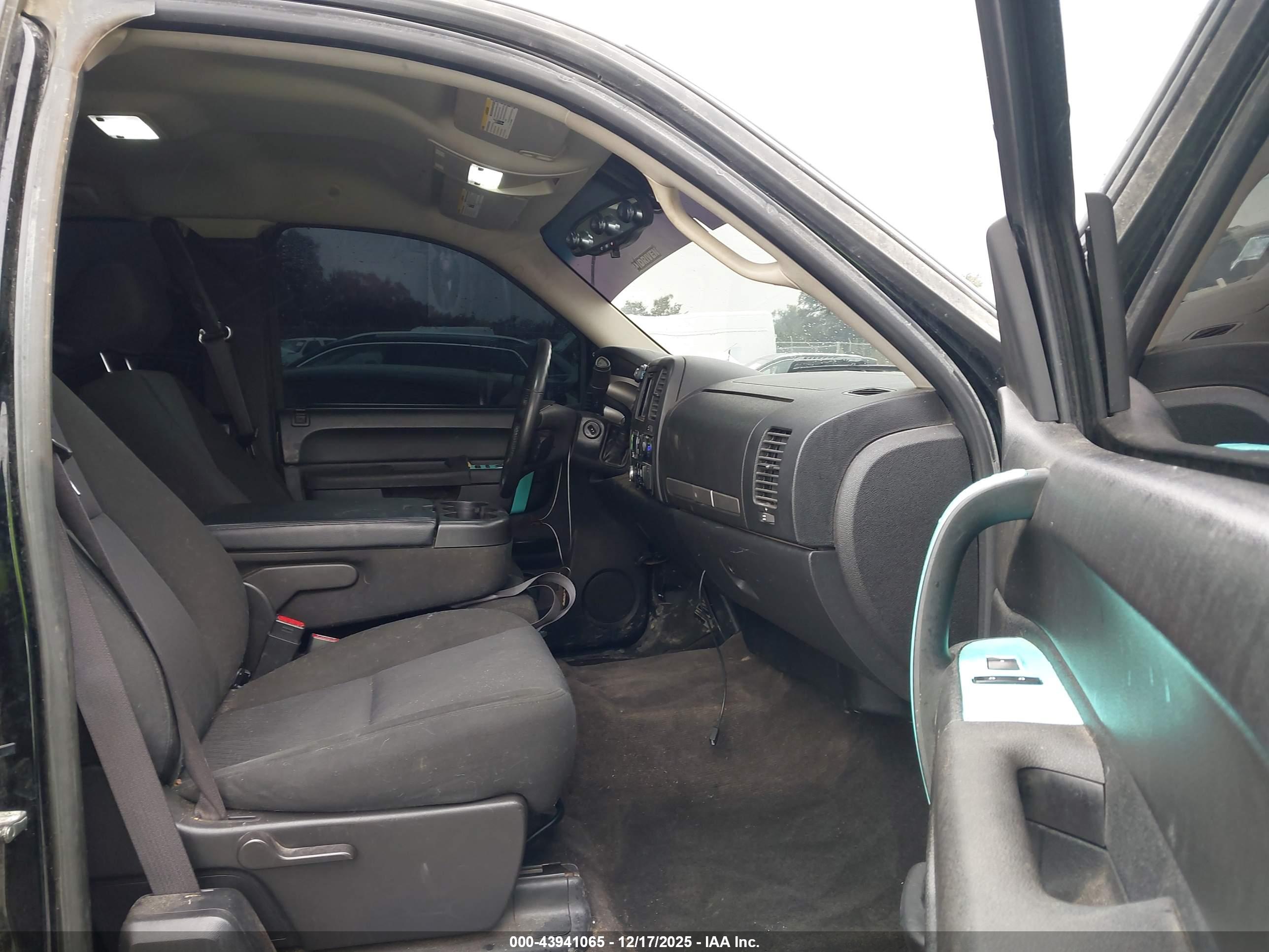 CHEVROLET SILVERADO image 5
