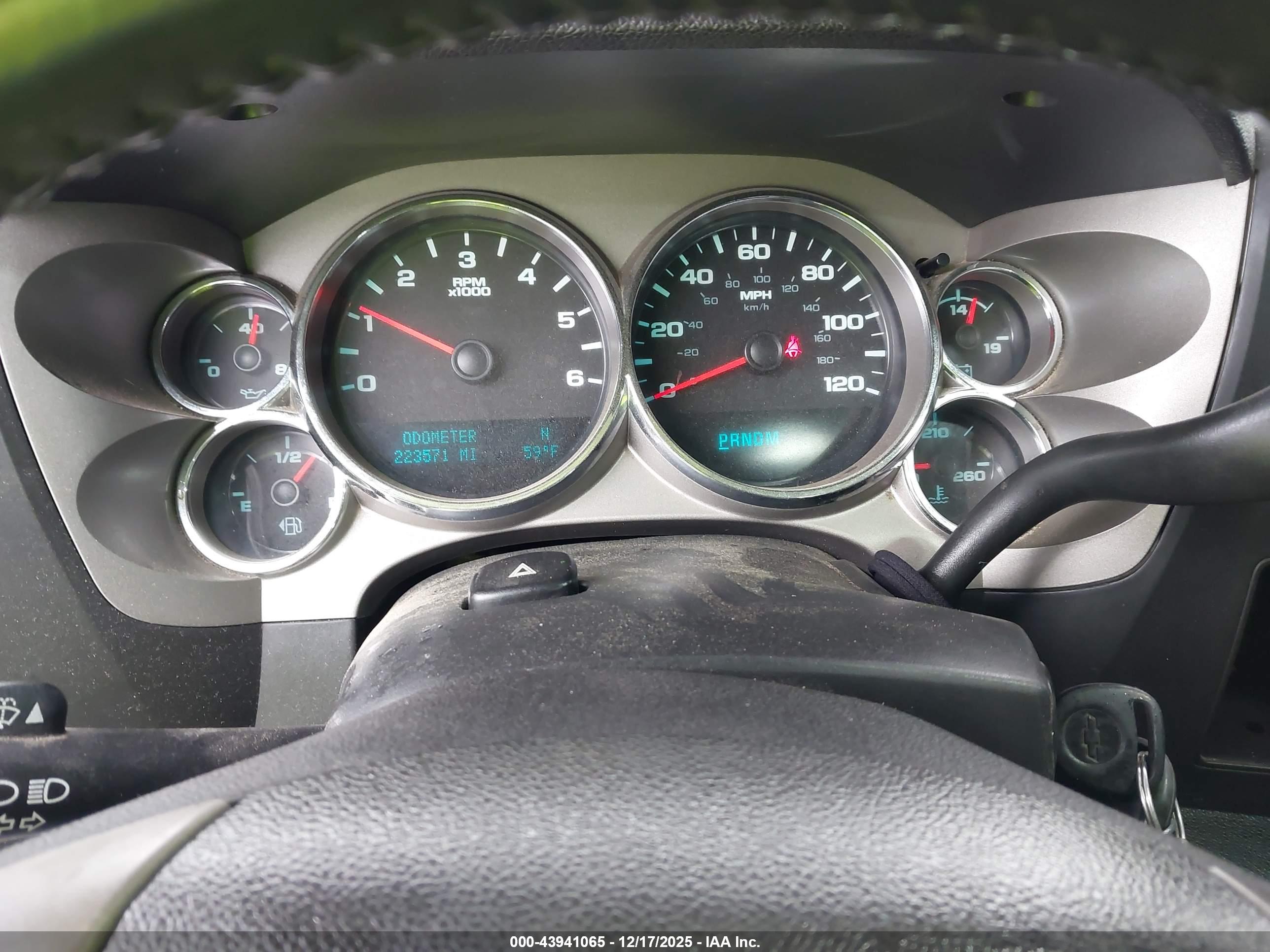 CHEVROLET SILVERADO image 7