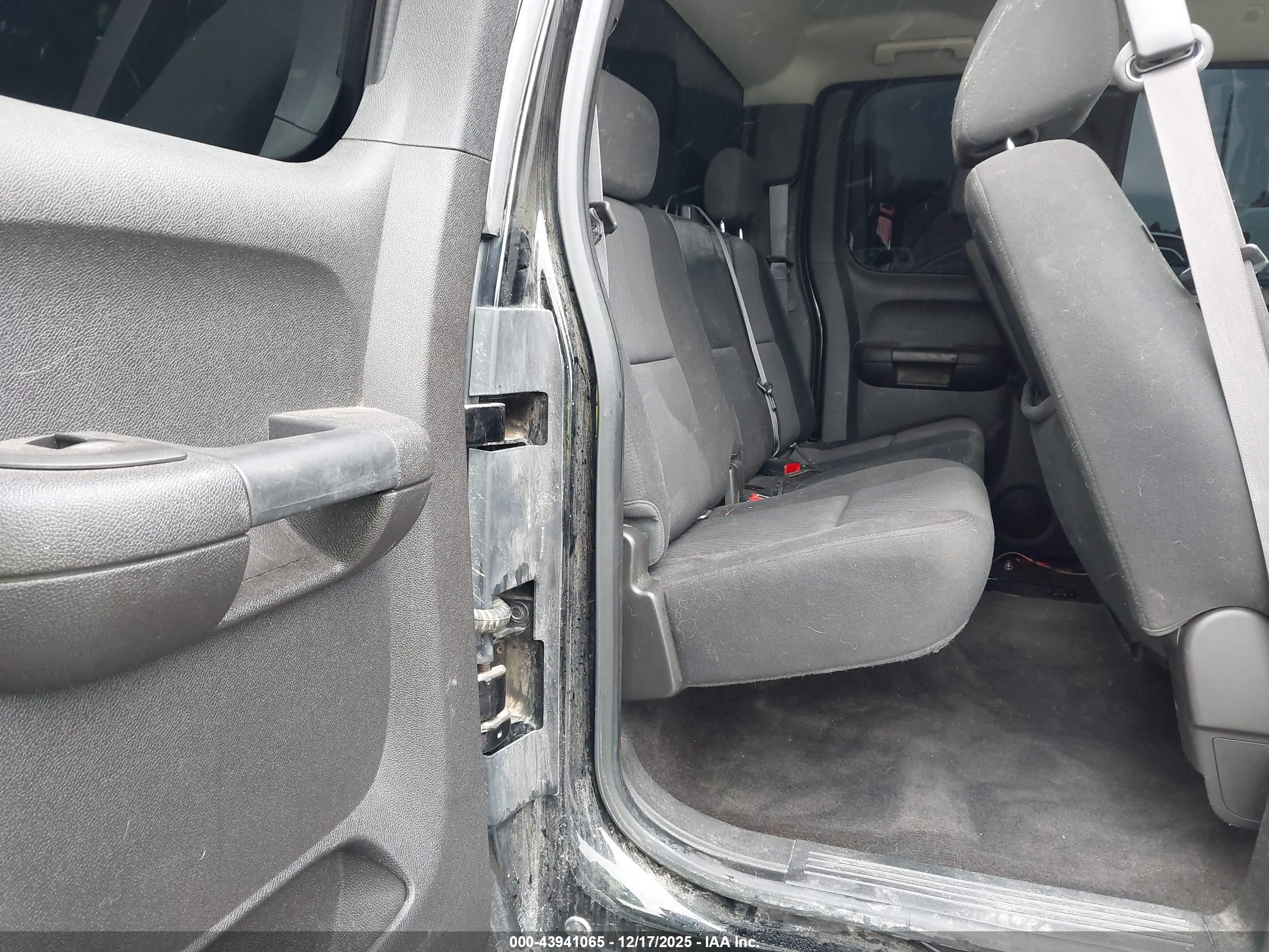 CHEVROLET SILVERADO image 8