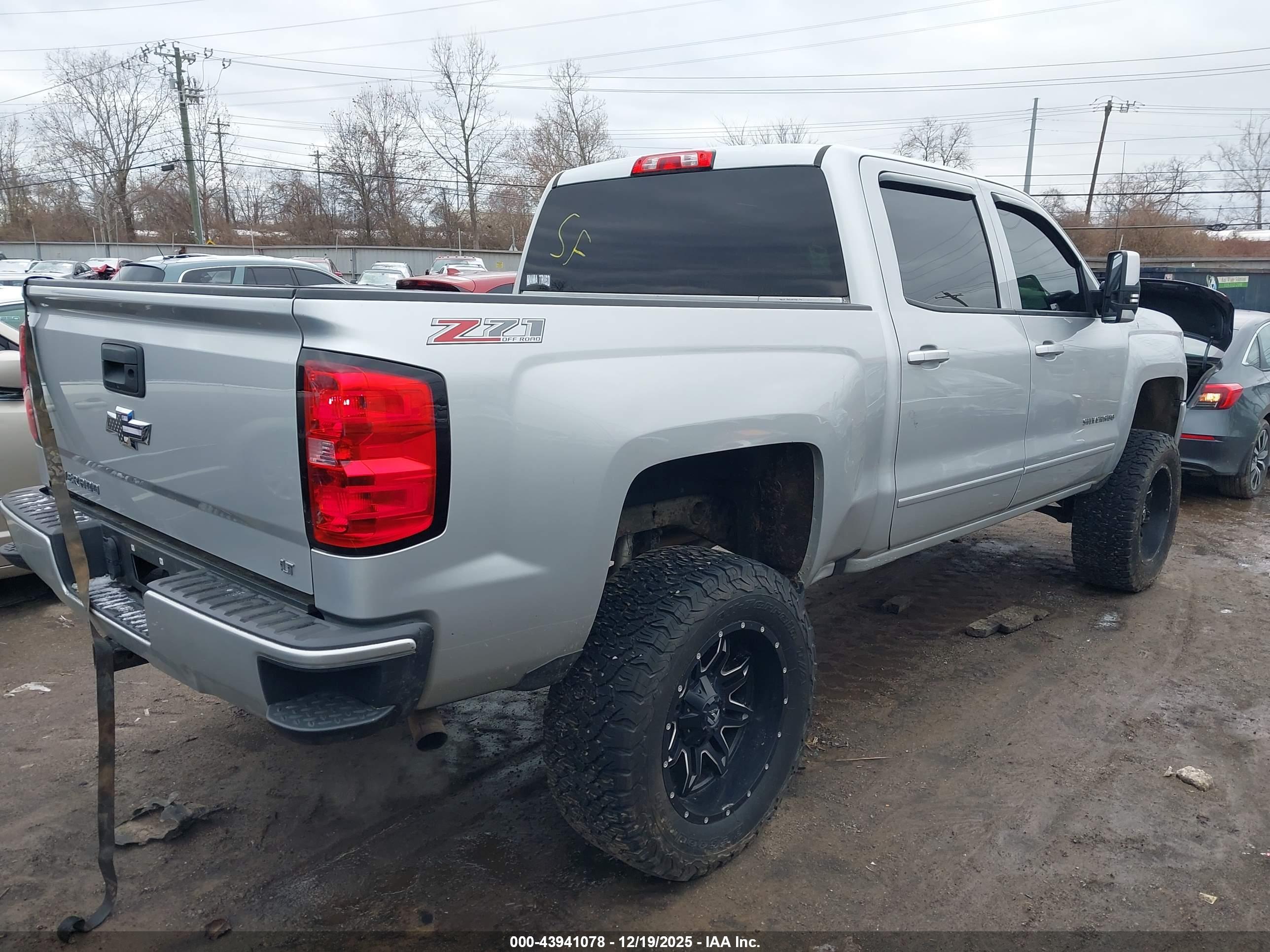 CHEVROLET SILVERADO image 4