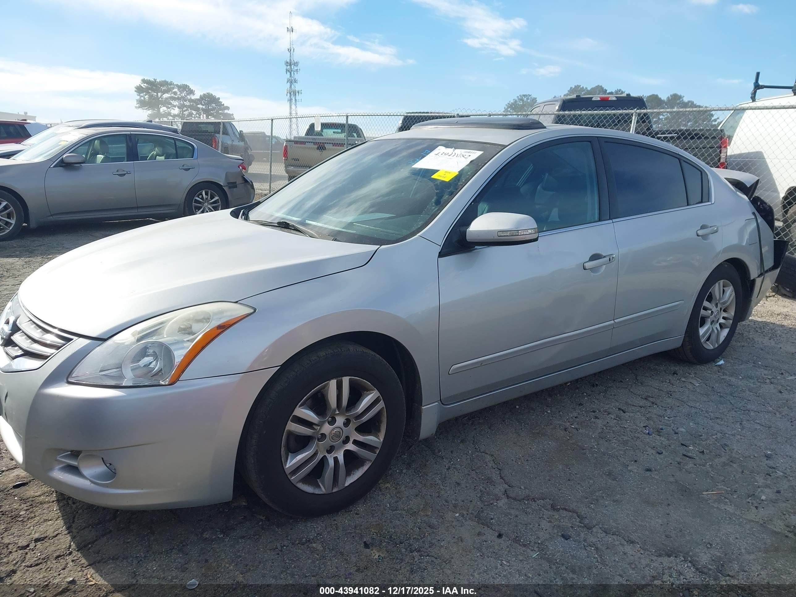NISSAN ALTIMA image 2