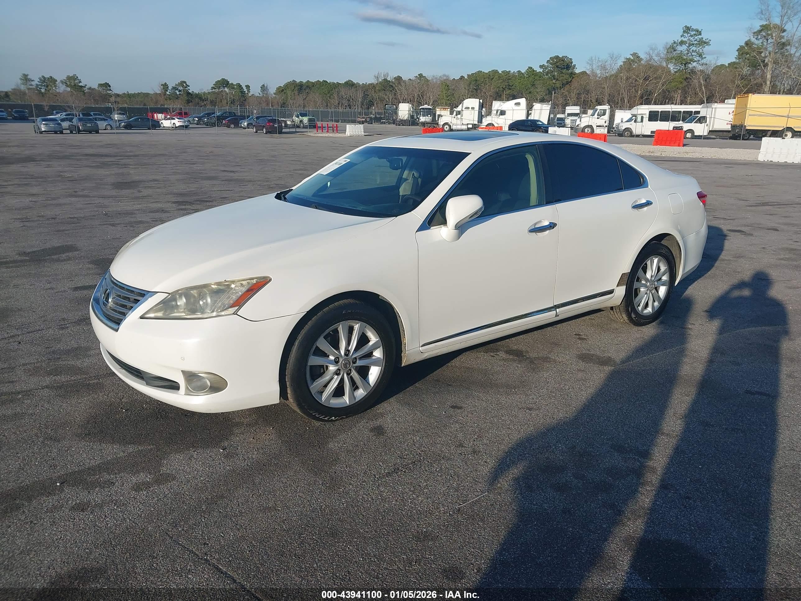 LEXUS ES image 2