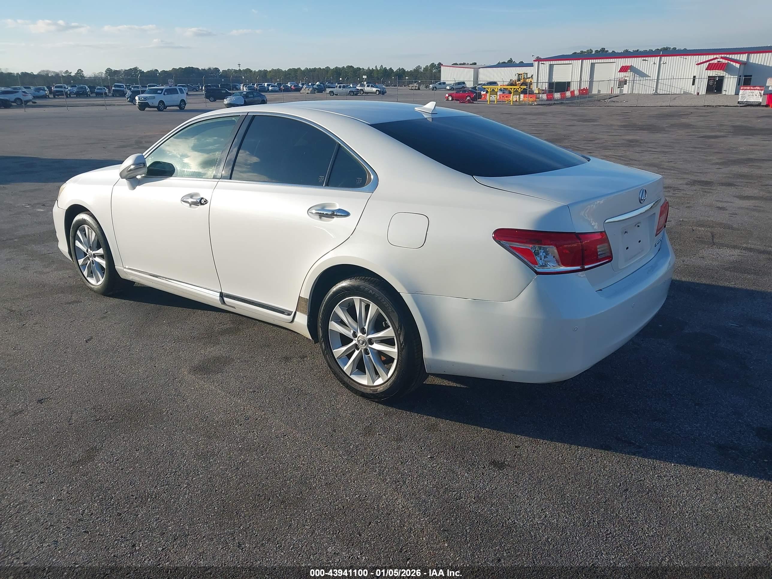 LEXUS ES image 3